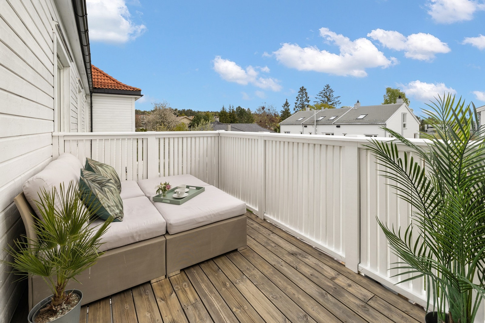 Sydvendt balkong med utgang fra stuen Galleribilde