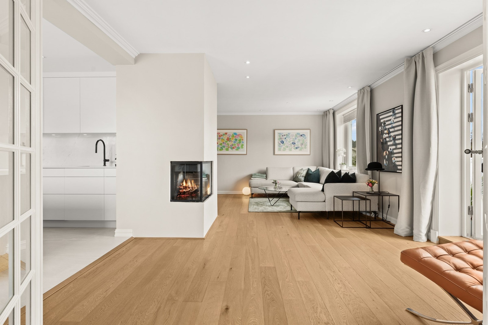 Flott stue med 1-stavs parkett med gulvvarme Galleribilde