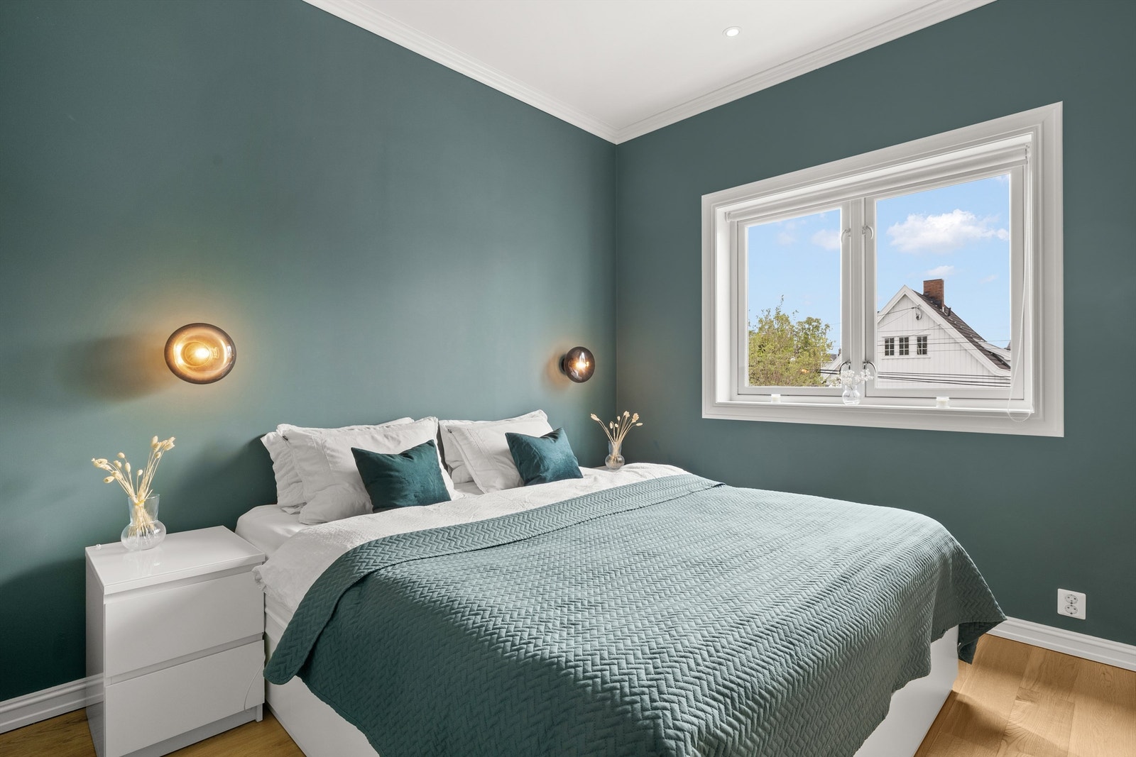 Soverom 1 med 1-stavs parkett med gulvvarme Galleribilde