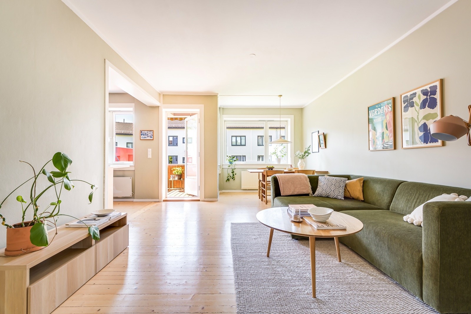 Her er det lett å trives - enten du slapper av alene eller inviterer venner. Fibernett er inkludert i de månedlige felleskostnadene. Galleribilde