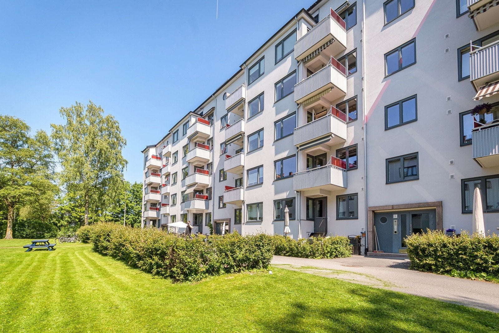 Voldsløkka borettslag er et stort (165 andeler) og veldrevet borettslag med solid økonomi. Galleribilde