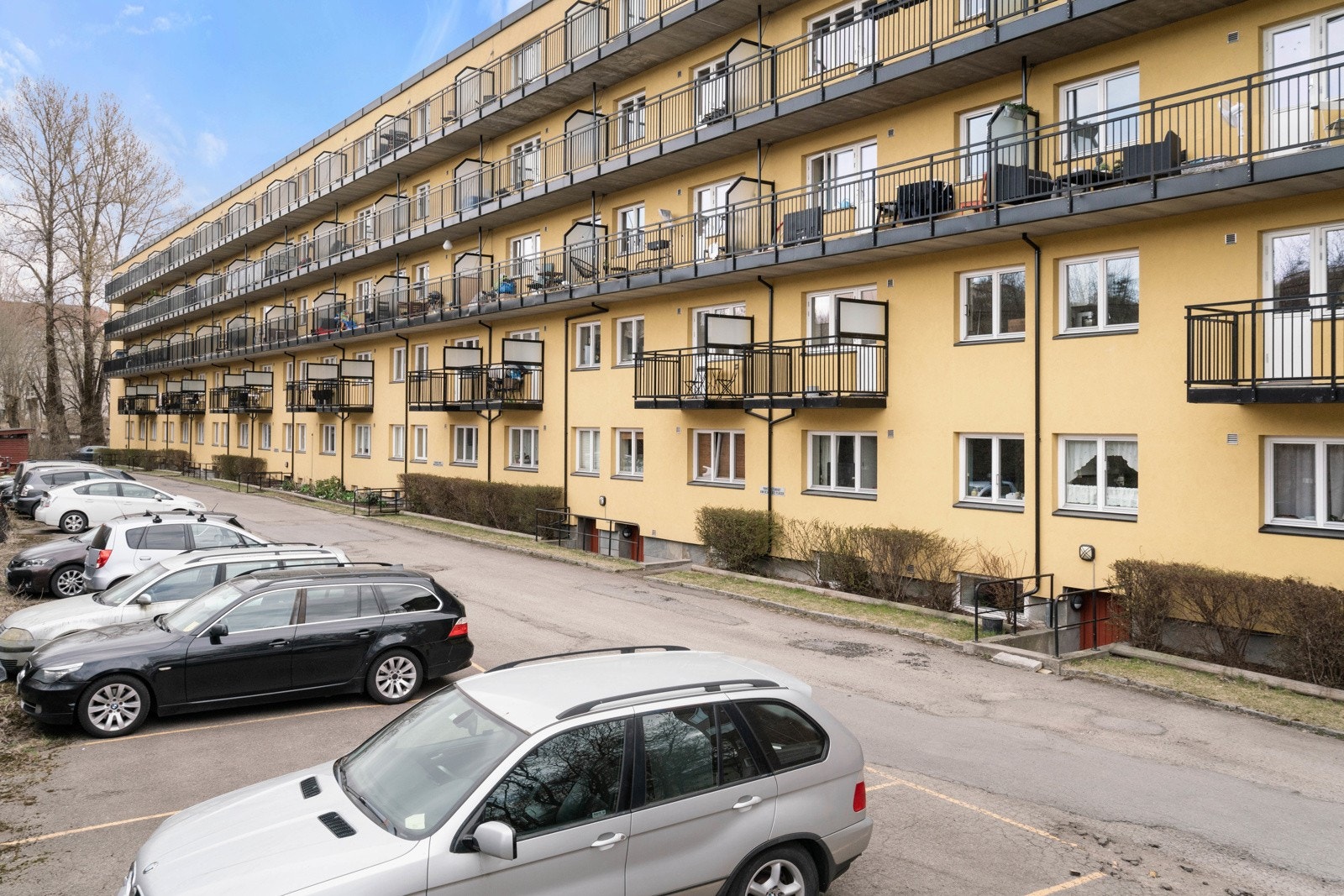 Sameiet har parkeringsplasser som kan leies etter ventelisteprinsippet. Galleribilde