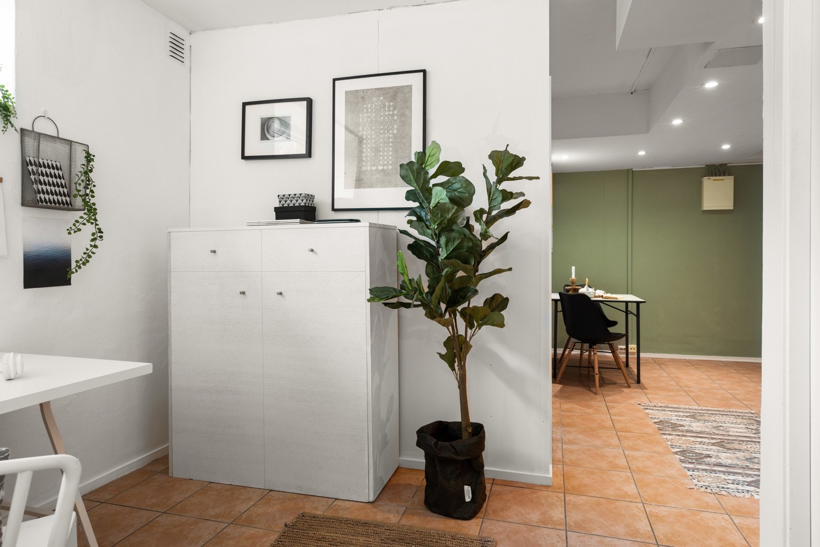 Varmtvann, fjernvarme og internett er inkludert i felleskostnadene. Galleribilde