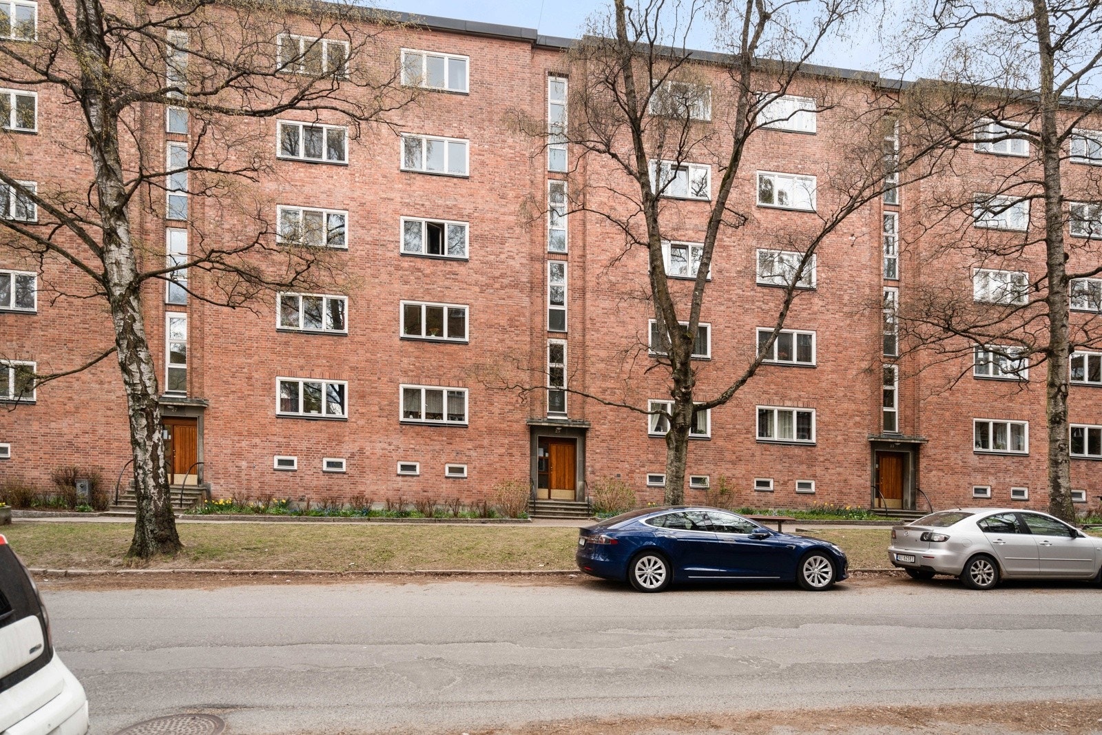 Beliggenheten er rolig og tilbaketrukket, men samtidig sentralt med alt man trenger i hverdagen innen rekkevidde. Galleribilde