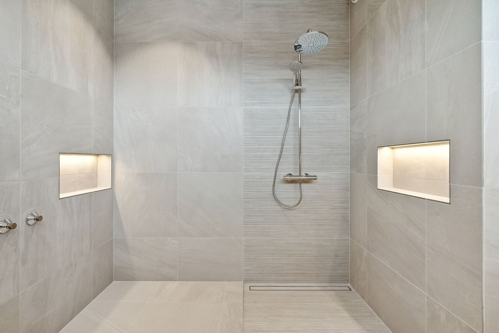 Her er det innebygde hyller med lys. Galleribilde