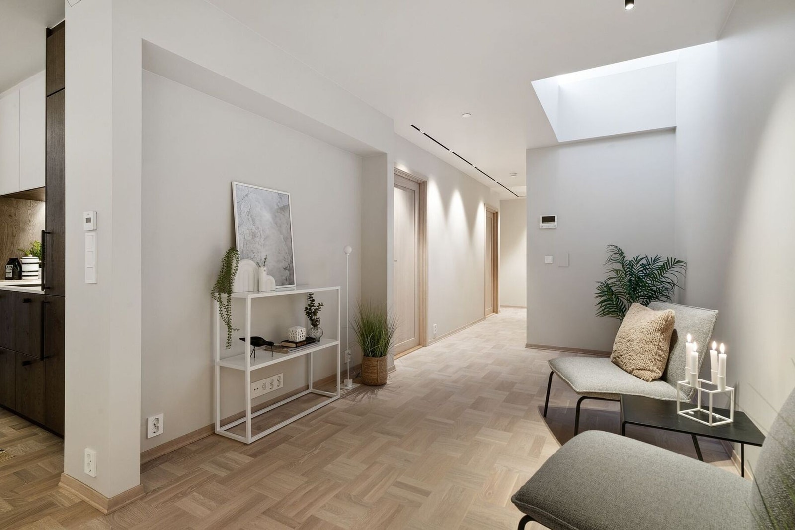 I gangen er det et takvindu som slipper inn godt med naturlig lys. Galleribilde