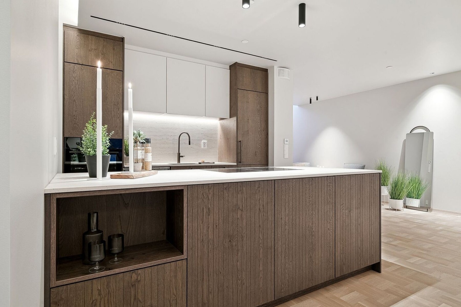 Delikate og nøytrale farger på overflatene. Galleribilde