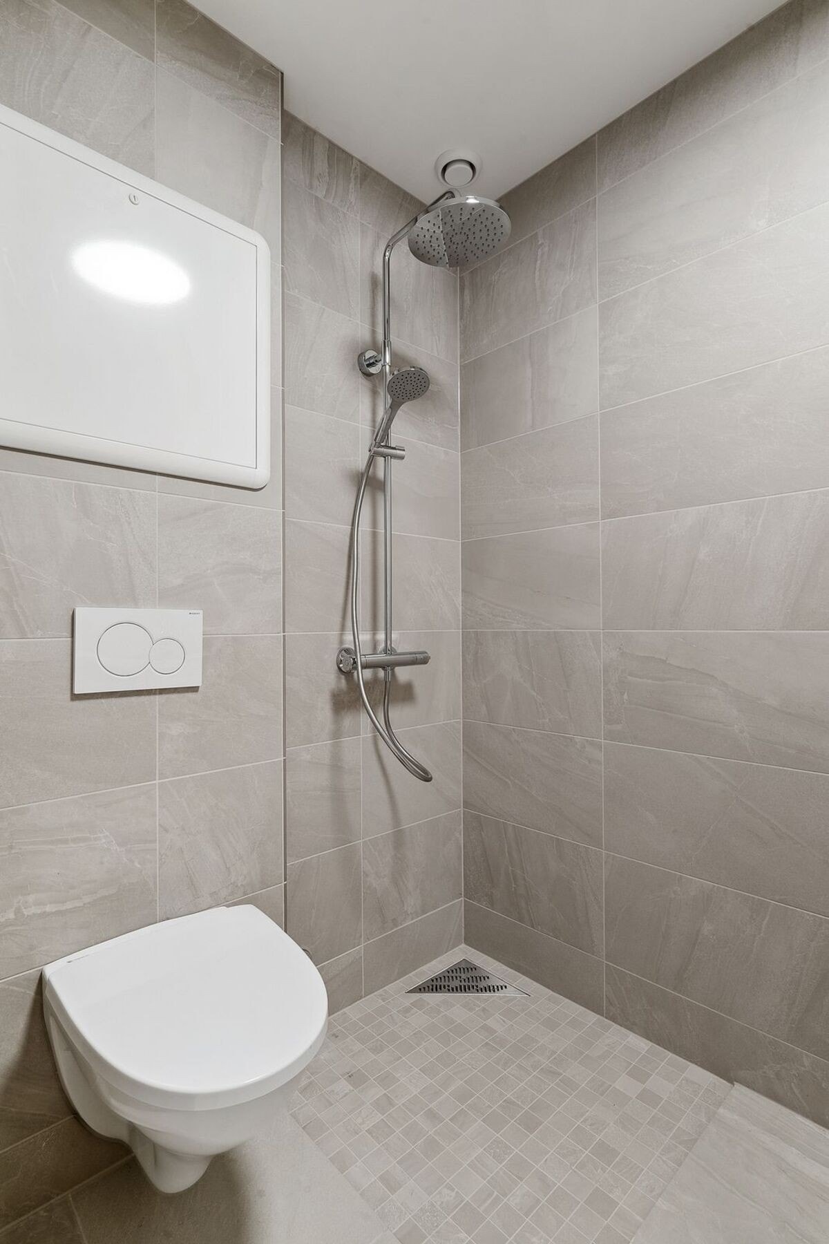 Bad/vaskerom med adkomst fra gangen. Galleribilde