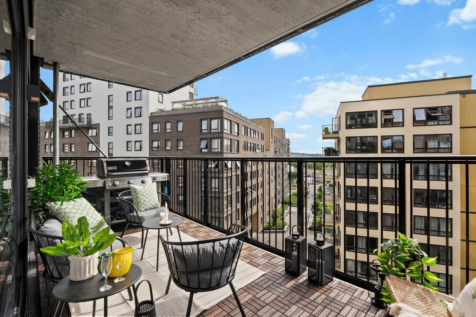 Her nytes ypperlige solforhold og utsikt mellom blokkene, noe kun få i borettslaget har Galleribilde