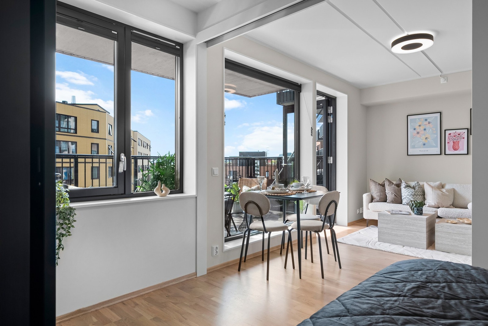 Under vinduet er det plass til kontorløsning Galleribilde