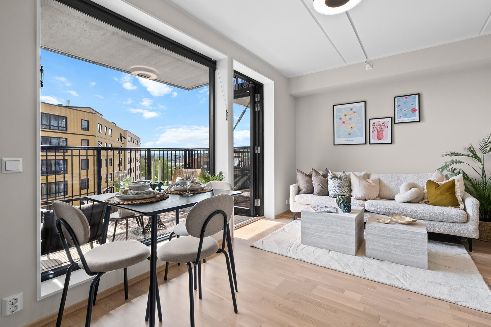 Denne boligen er èn av de med størst balkong på hele 12m². Balkongen er sydvestvendt og tilbyr godt med sol. Galleribilde