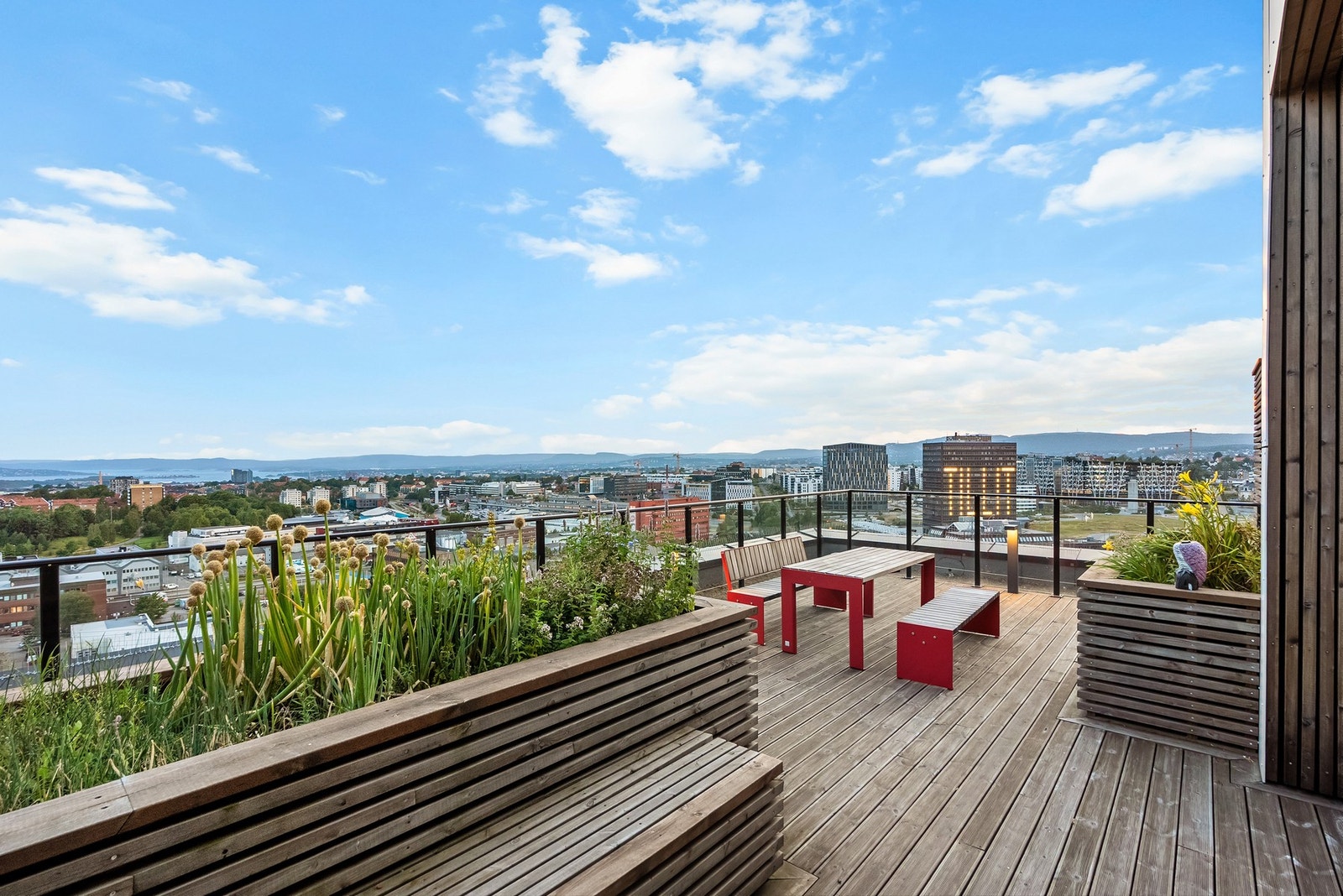 Fantastisk fjord og by utsikt fra takterrassen i 11. etasje! Galleribilde