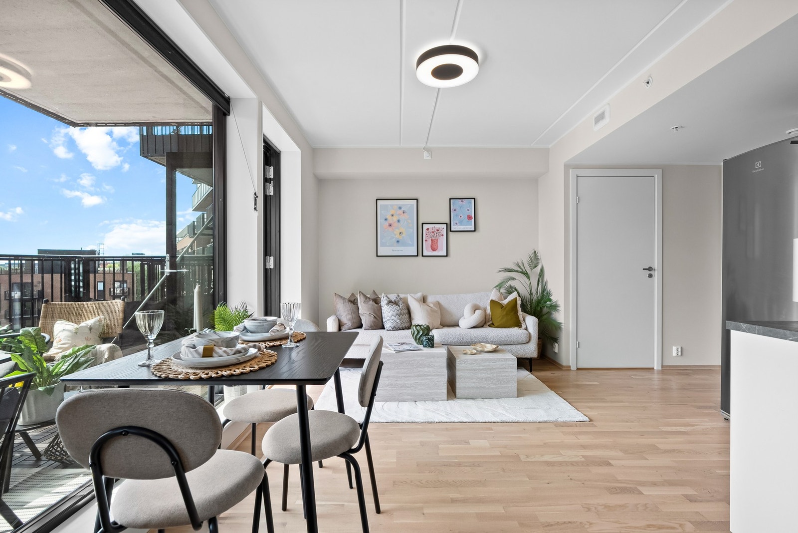 Nymalt oppholdsrom i fargen "Flanell" Galleribilde