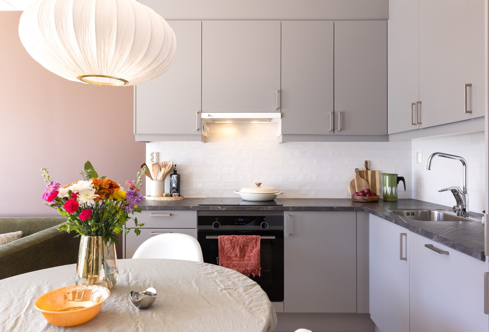 Innredningen på kjøkkenet er fra kvalitetsleverandøren Sigdal. Galleribilde