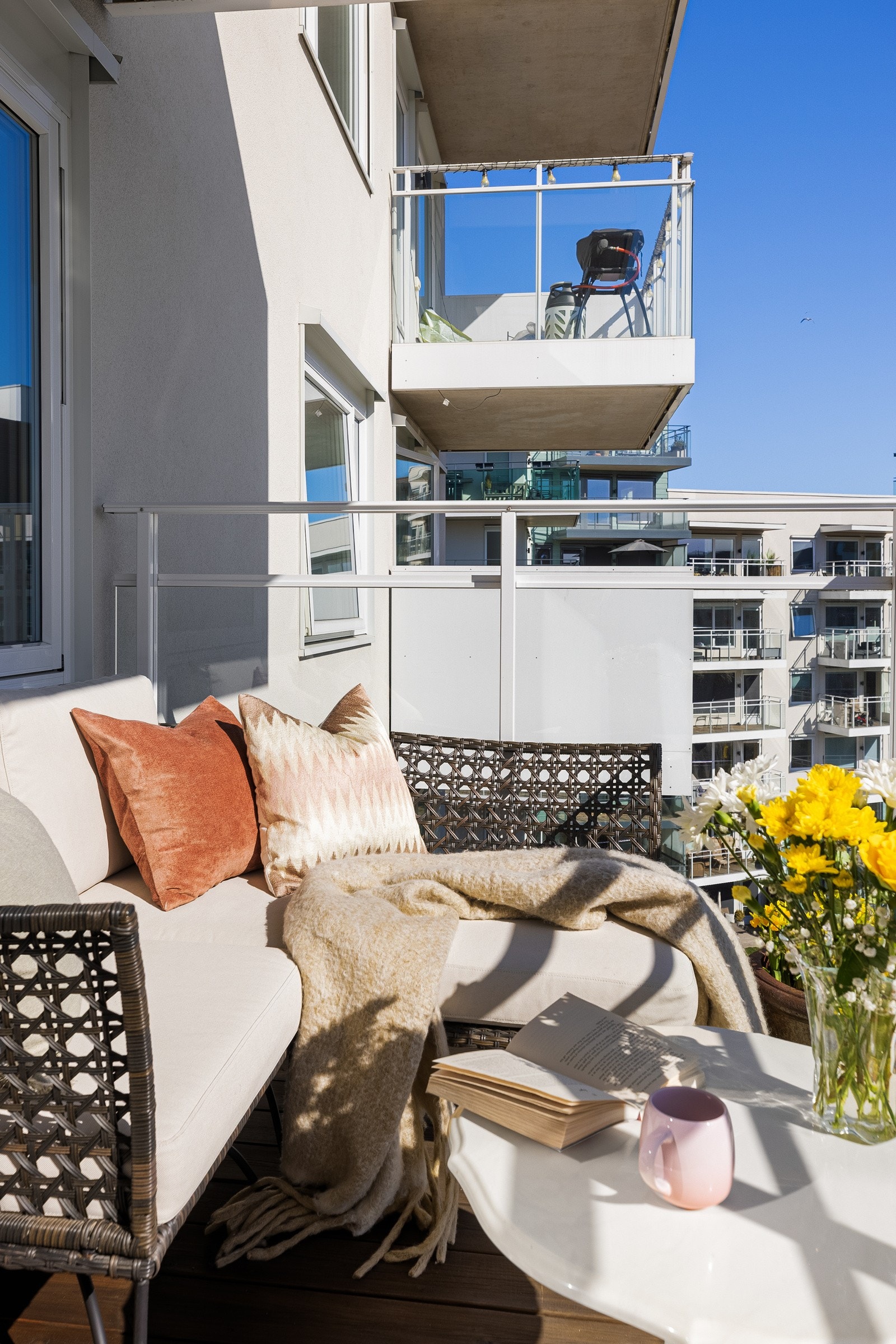 Balkongen kan innredes med sittegruppe og bord mm. Galleribilde