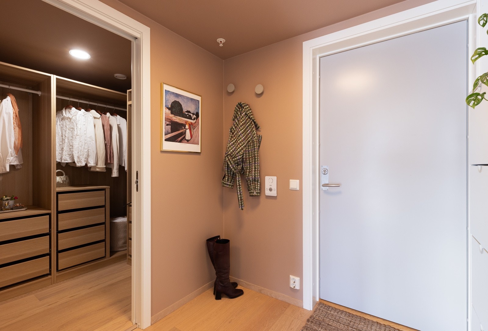 Inngangspartiet er et hyggelig første møte med boligen. Galleribilde