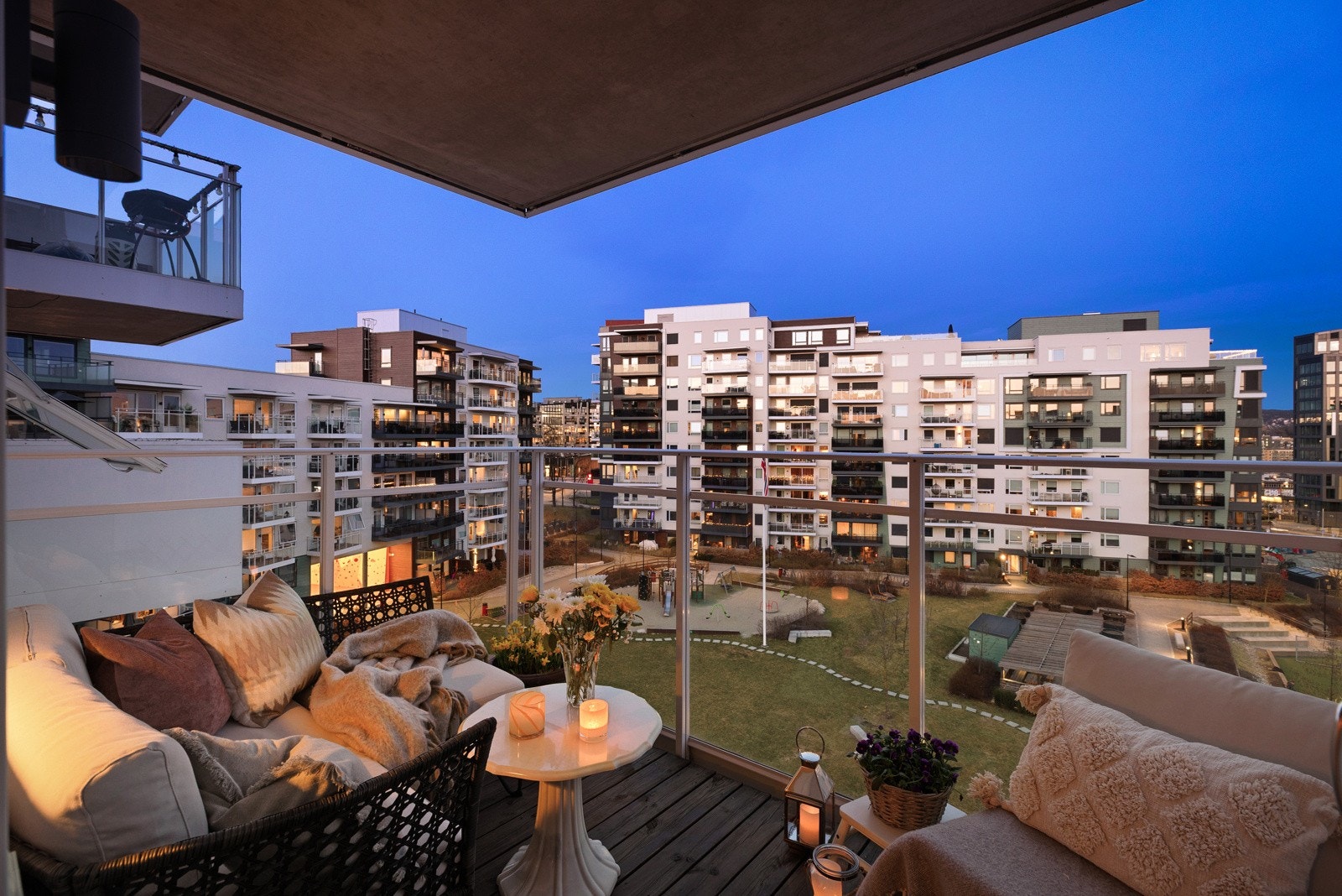 Balkongen legger til rette for et godt "uteliv" i den varme årstiden. Galleribilde