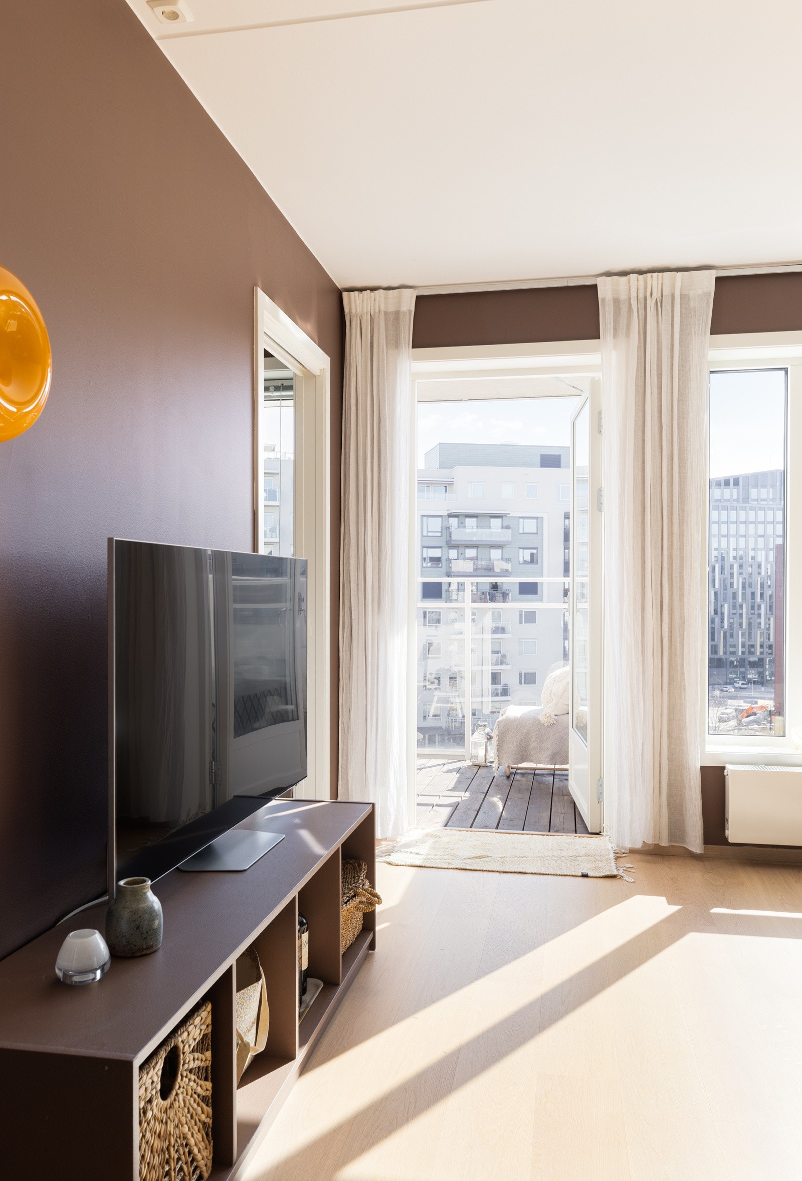 Leiligheten er lys og luftig. Galleribilde