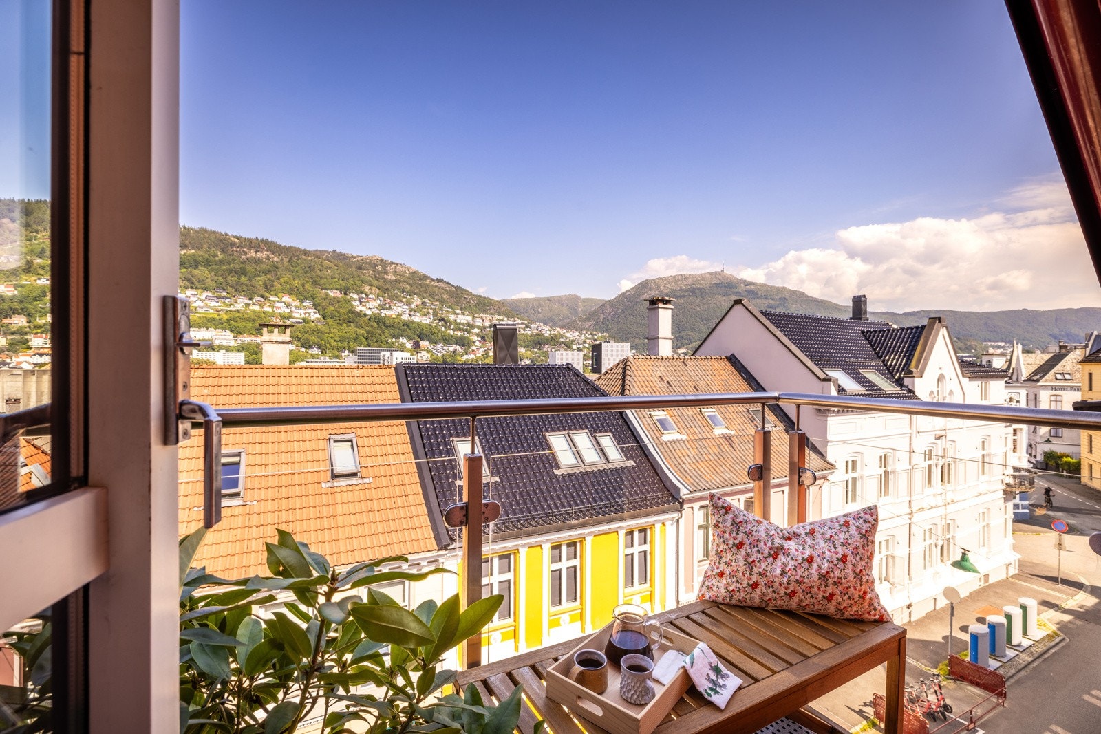 Fra stuen er det utgang til balkong på 3 kvm Galleribilde