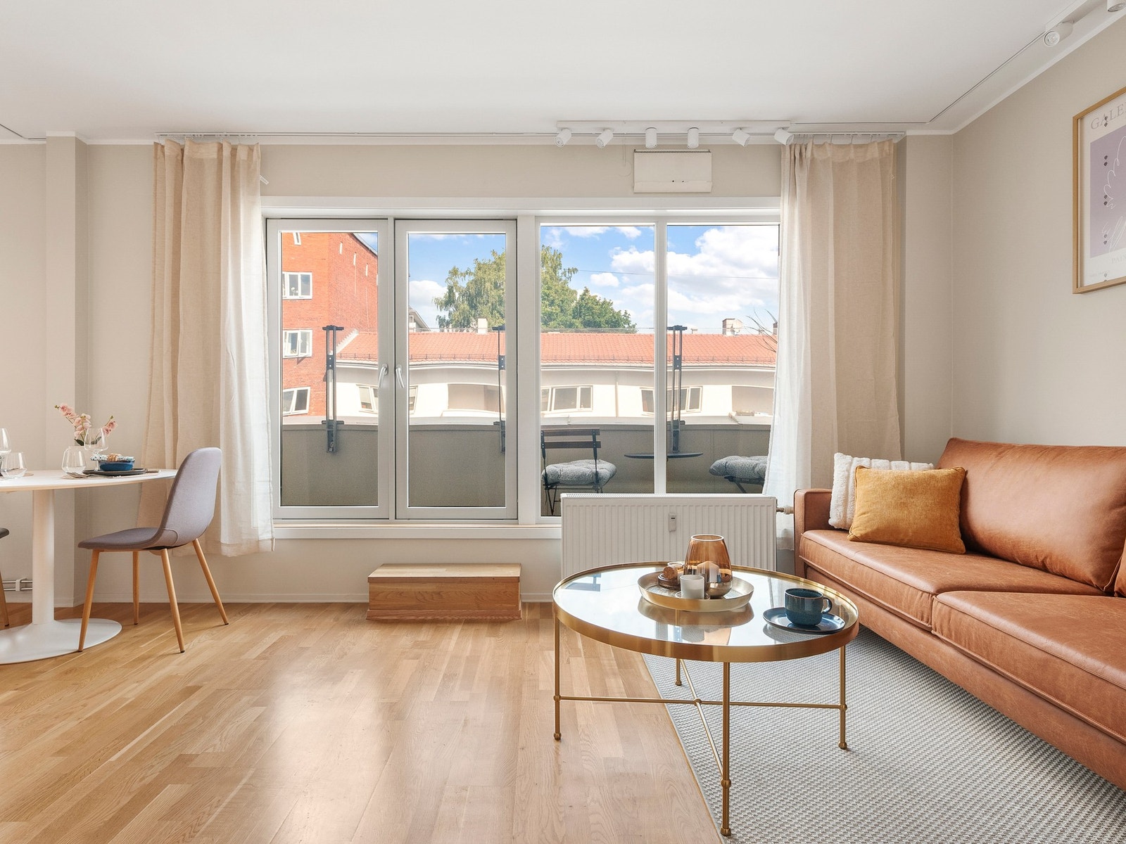 Stue med utgang til Rømningsbalkong/brannbalkong Galleribilde