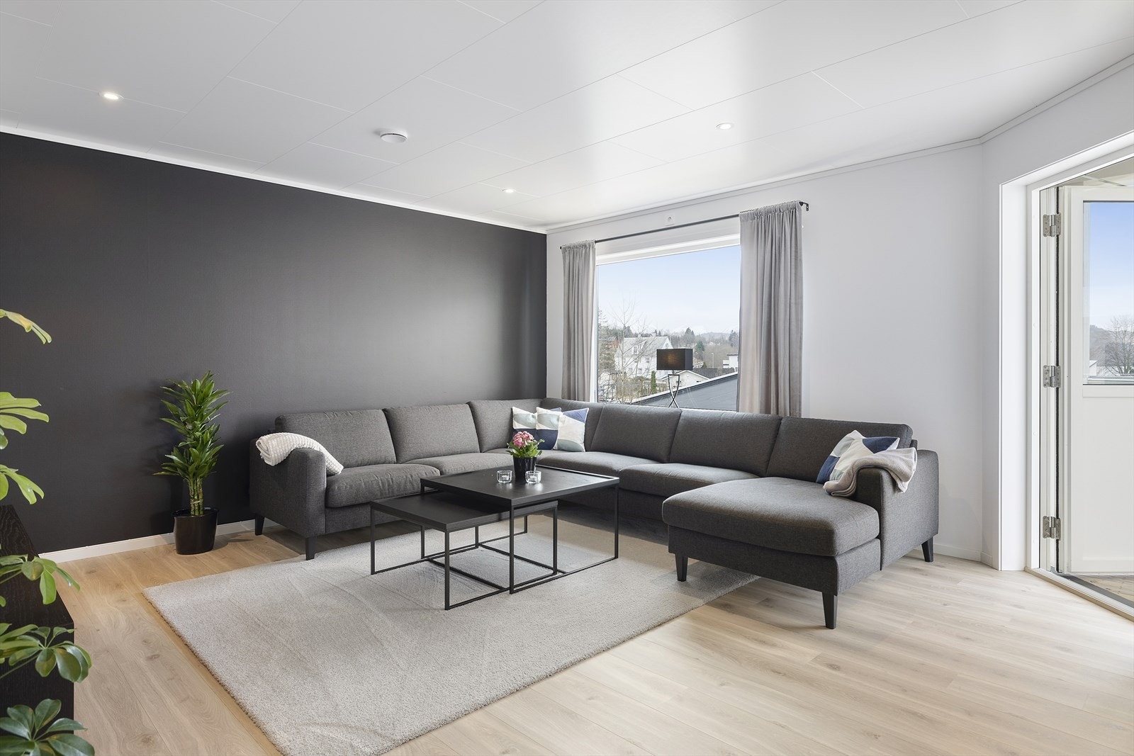 Sofagruppe på deler av stua Galleribilde