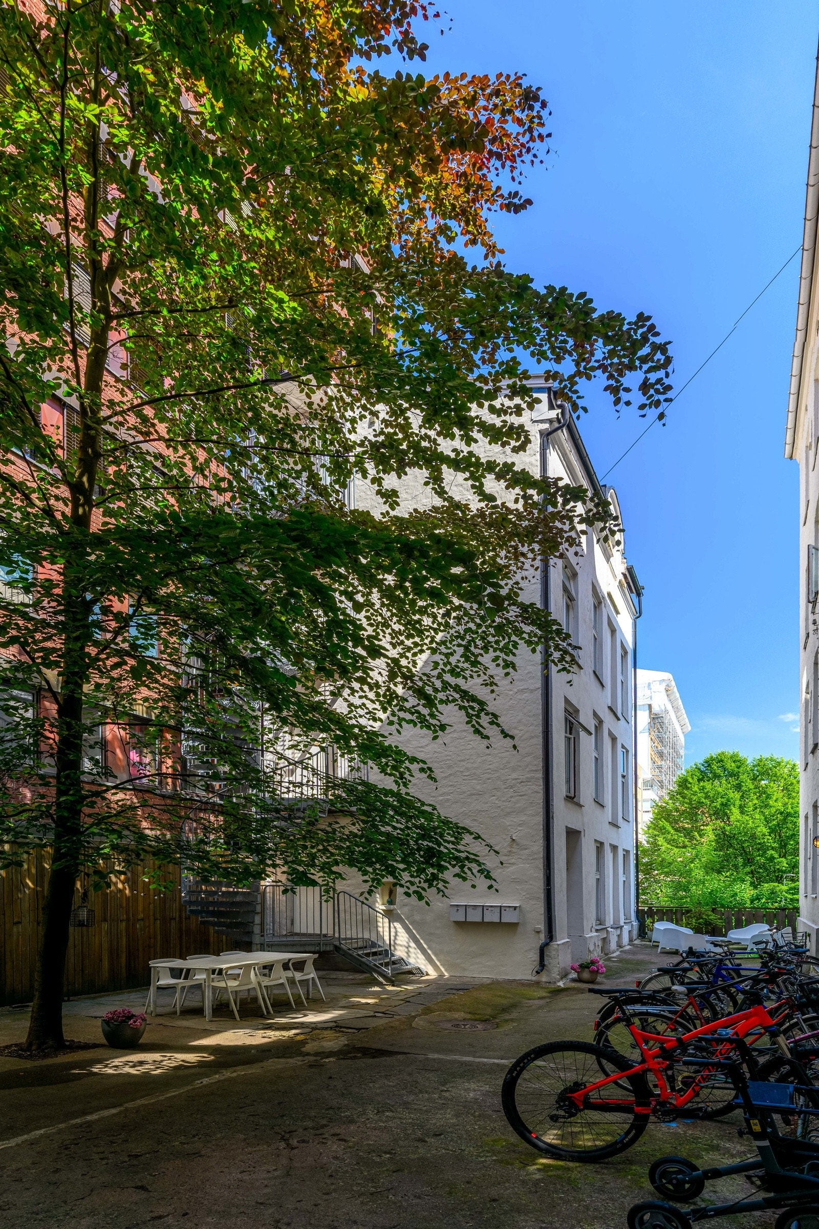 Bergsliens gate ligger i en Stille, rolig og tilbaketrukket gate i et populært område midt mellom Majorstua og Bislett. Galleribilde