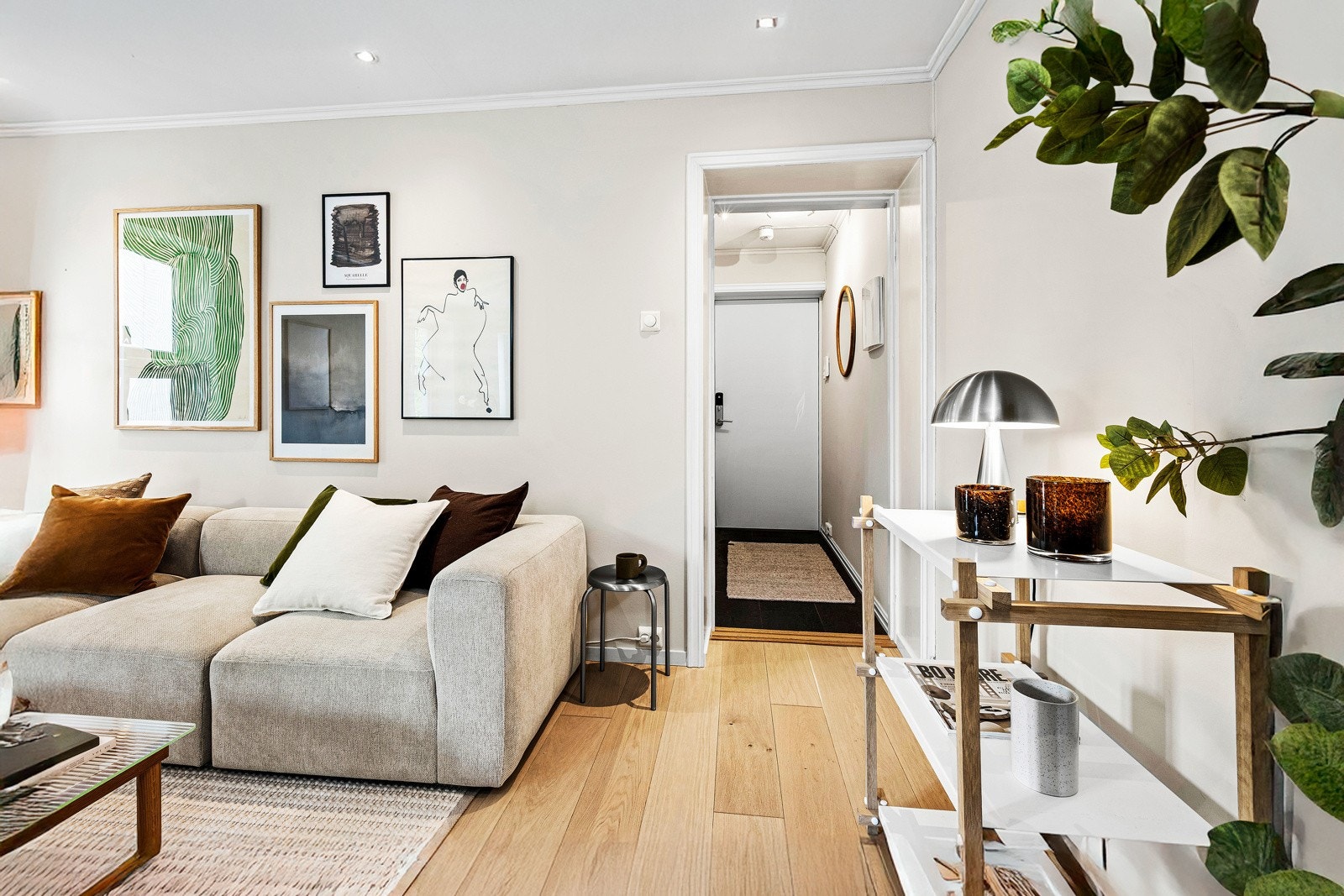 God plass til sofa og spisemøblemnet. Galleribilde