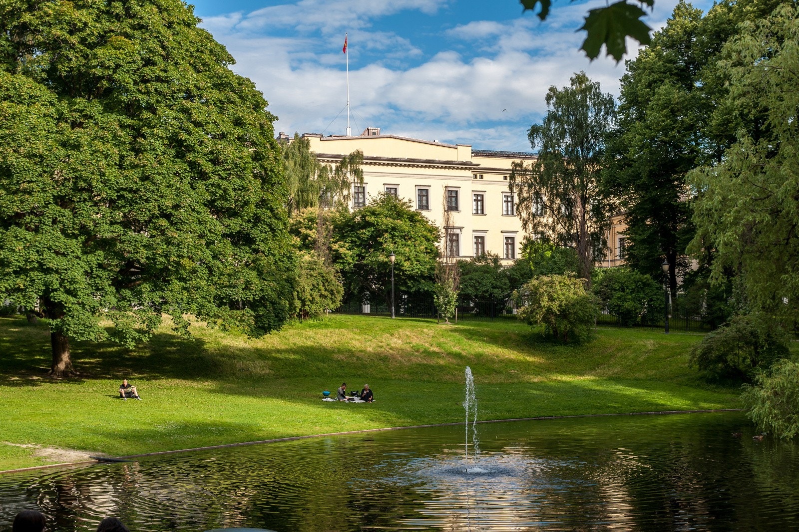 God offentlig kommunikasjon i nærområdet med trikk fra Thereses gate. Galleribilde