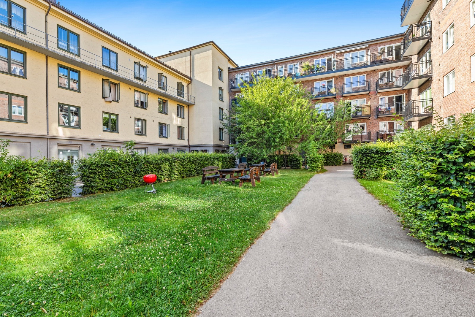 Et stille bakteppe til bylivet. Galleribilde