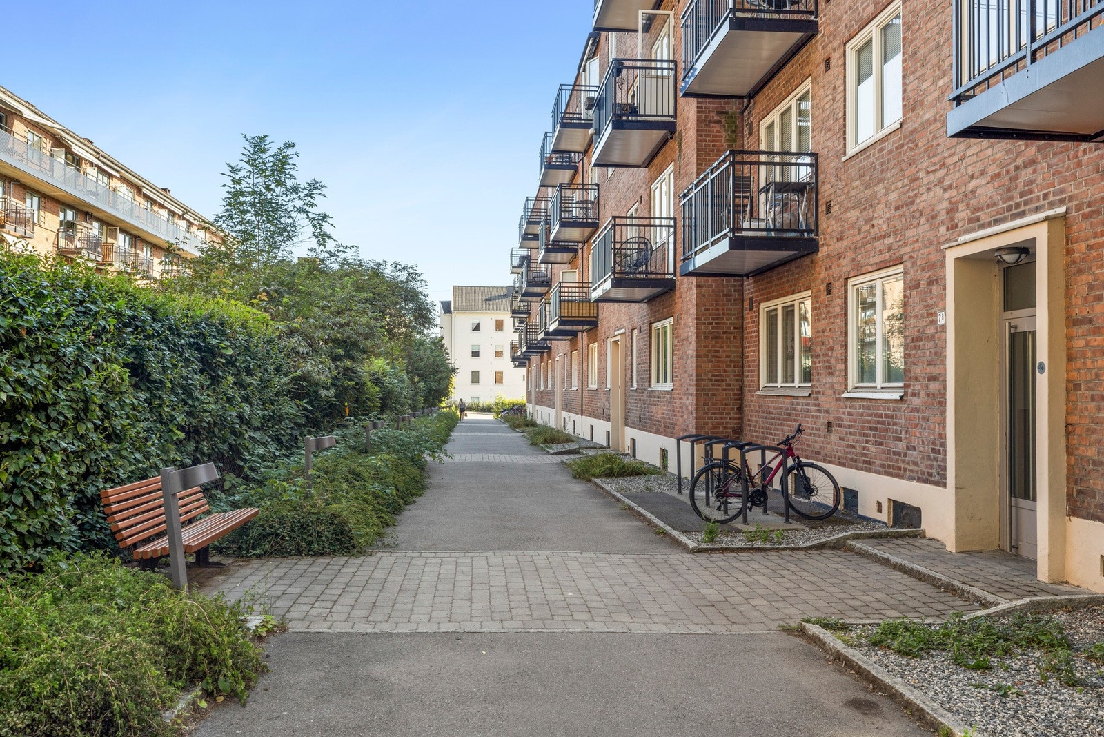 Inngangsparti fra gårdsrom. Galleribilde