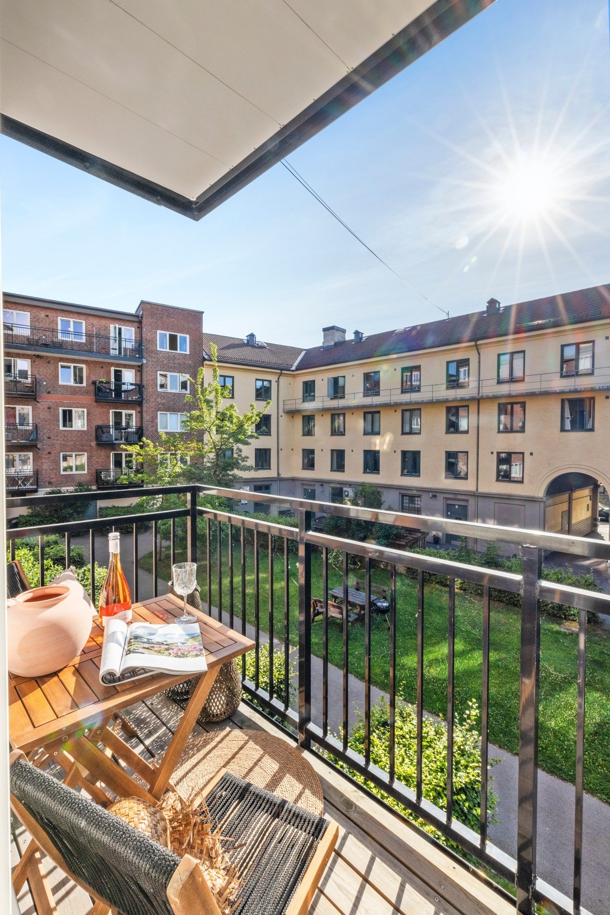 En skjermet og rolig plass for morgenkaffen. Galleribilde