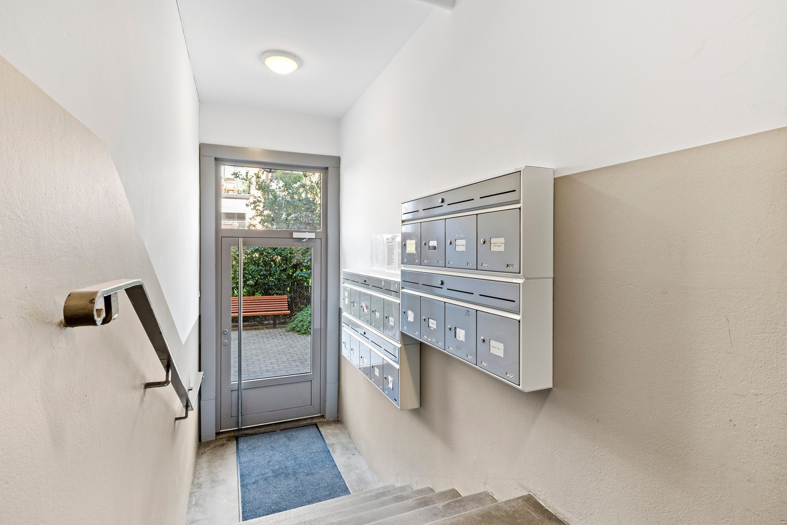 Felles inngang fra bakgården. Galleribilde