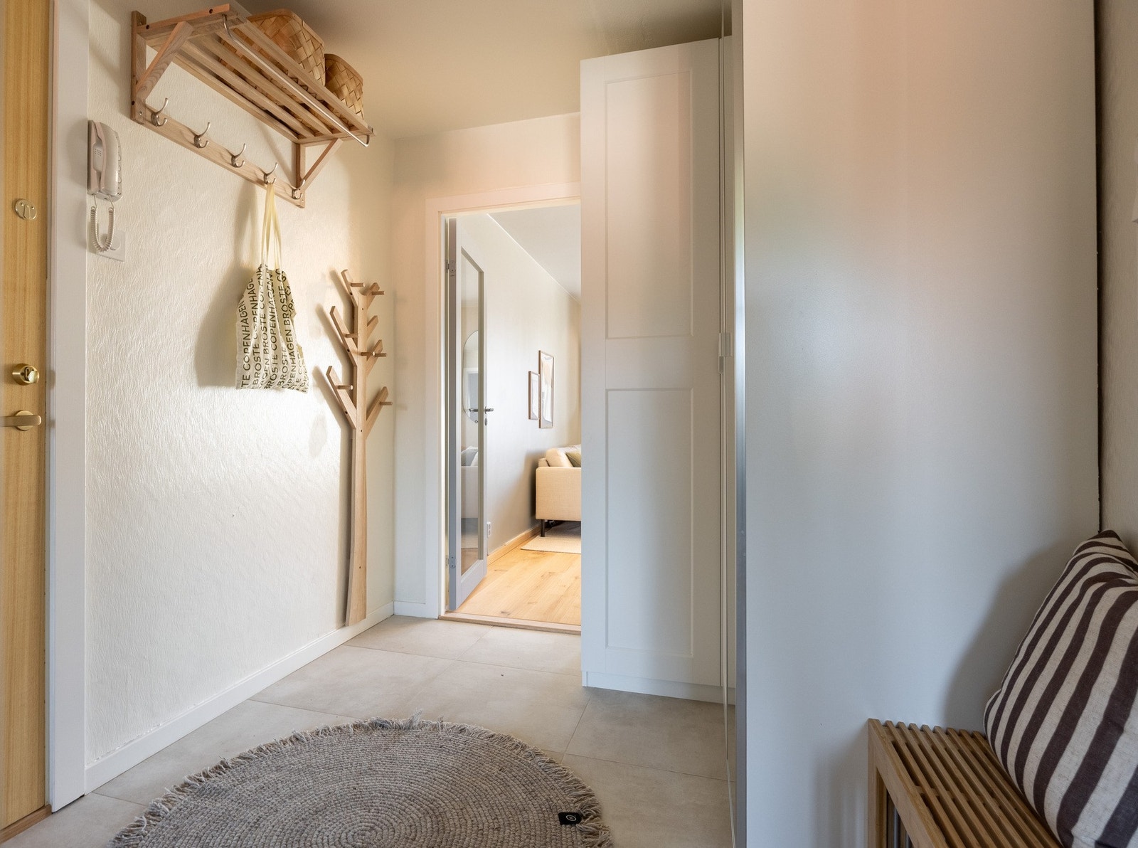 God plass til klesoppheng. Galleribilde