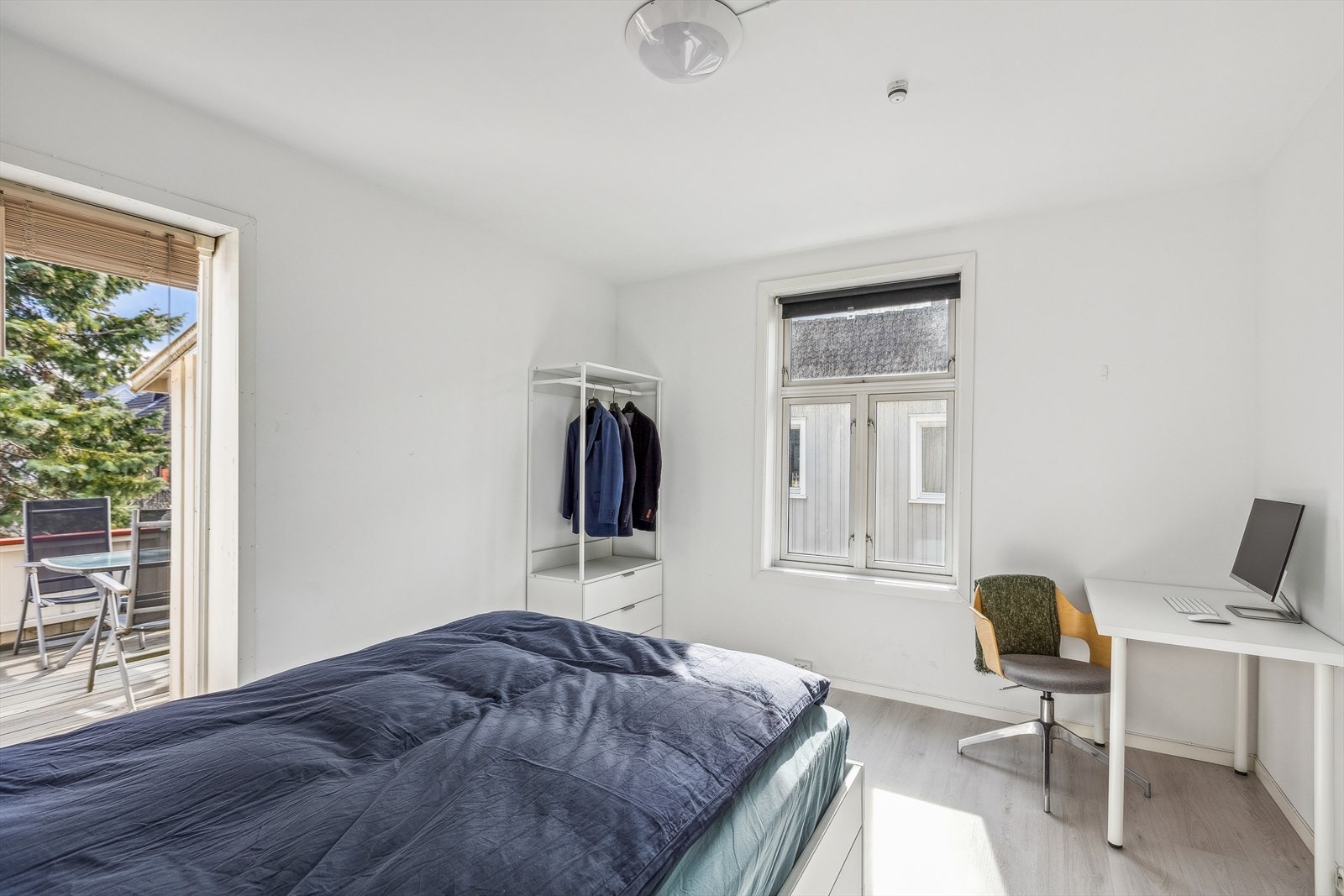 Leilighetens største soverom måler 12,7m² og har god plass til dobbeltseng, garderobeløsning og kontorpult. Galleribilde