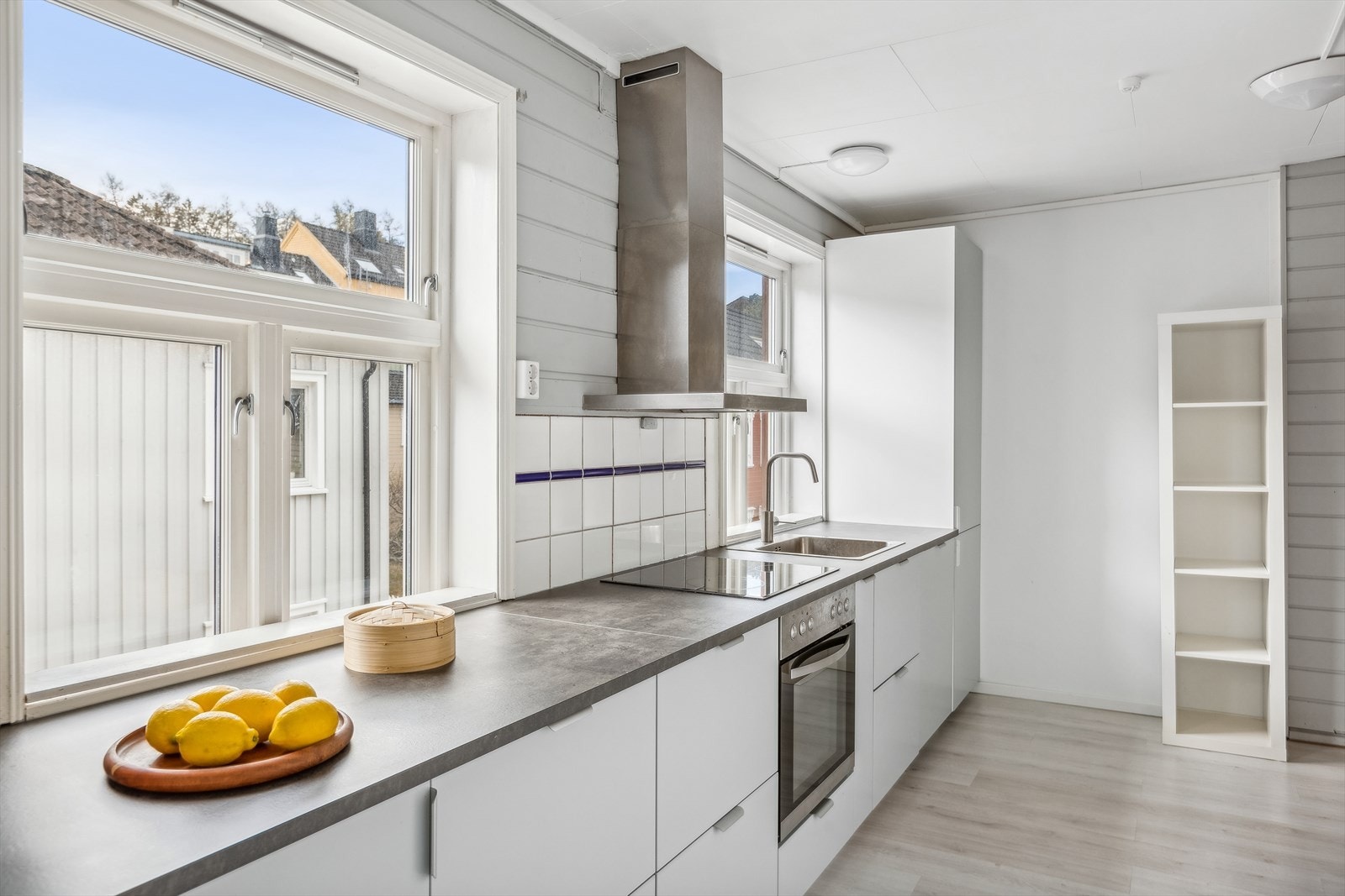 Velkommen til Kirkegata 17B! En flott 5-roms med utmerket og sentrumsnær beliggenhet på Møllenberg. Galleribilde