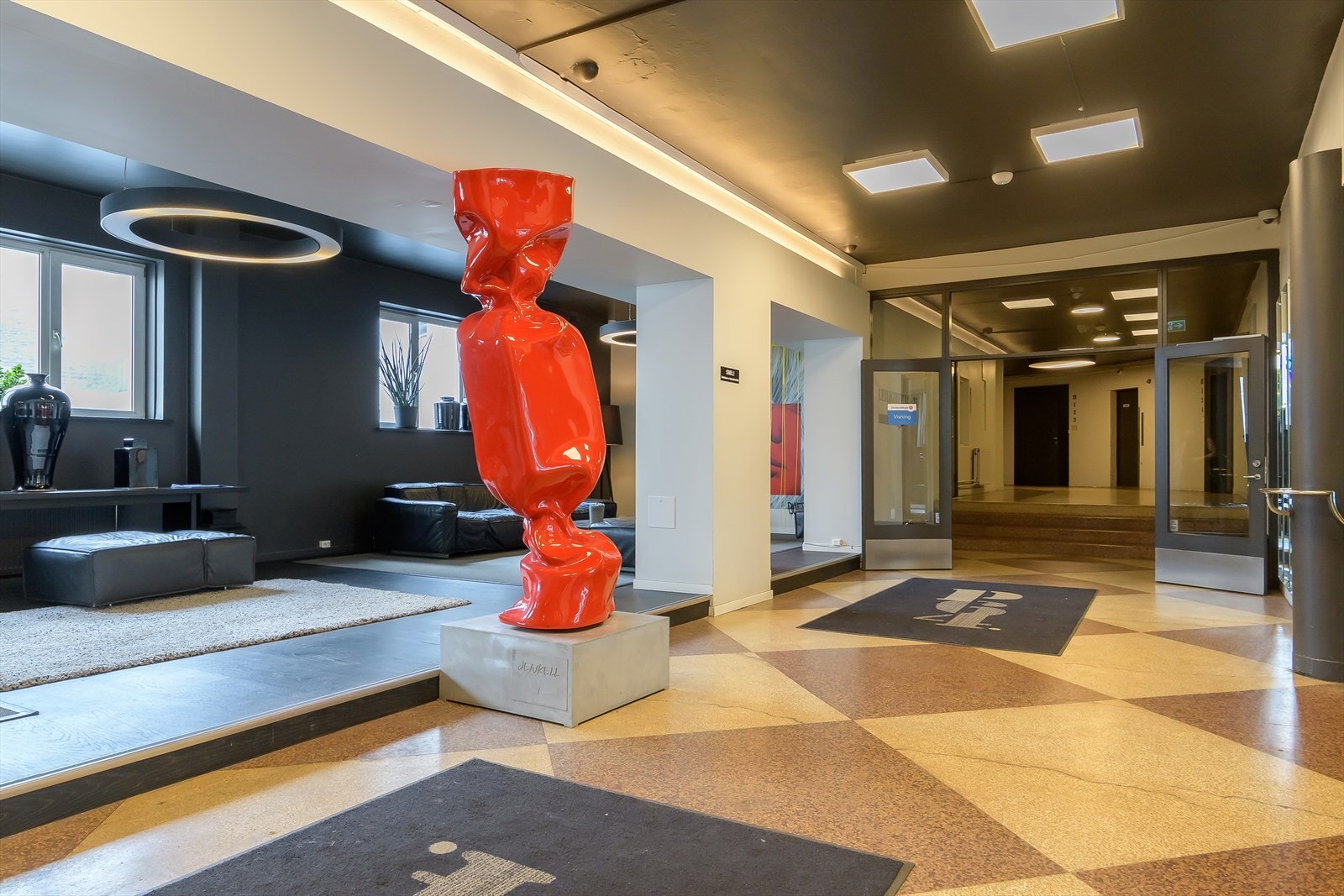 P64 ble vesentlig oppgradert i 2013 og kan tilby fantastisk felles takterrasse samt kjeller med biljardbord, shuffleboard og oppholdsrom som kan benyttes av sameiets beboere. Galleribilde