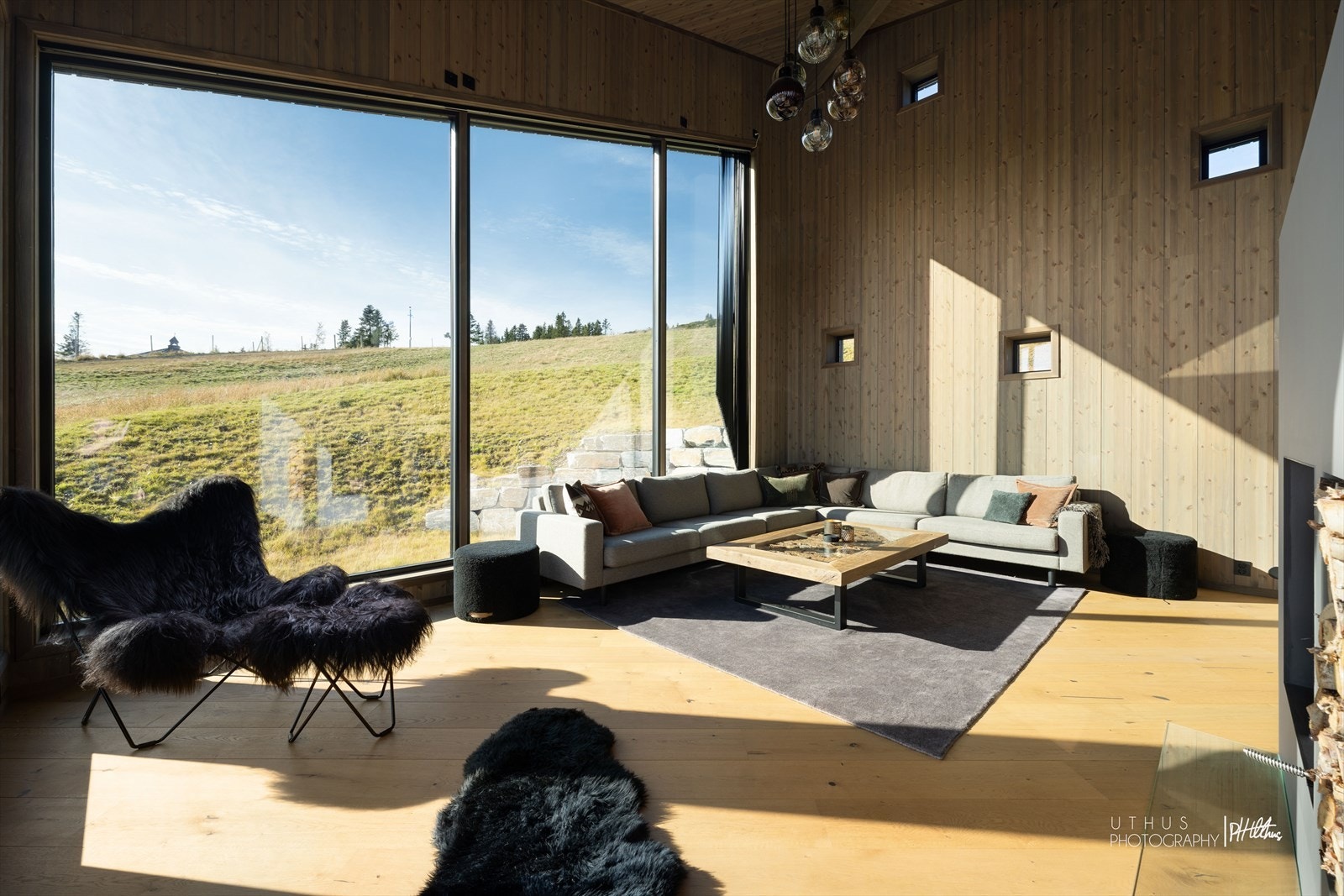 Luftig romfølelse og følelsen av å sitte ute inne! Galleribilde