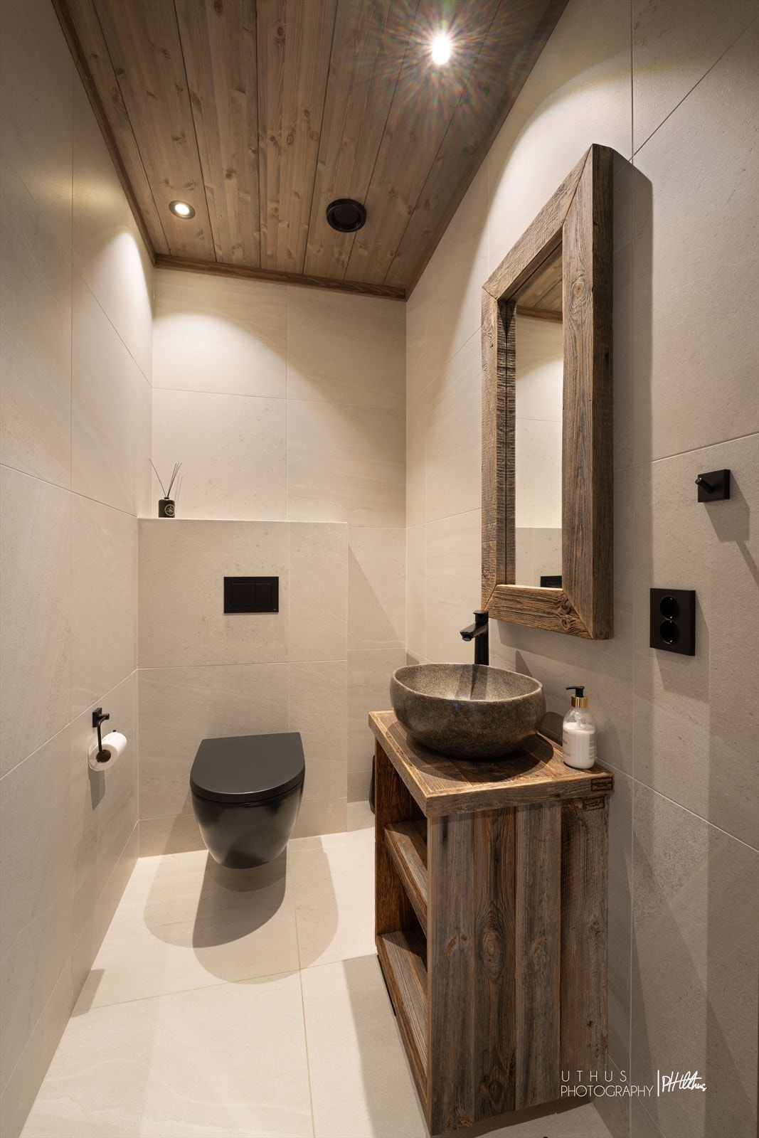 Toalett i forbindelse med badeavdelingen Galleribilde