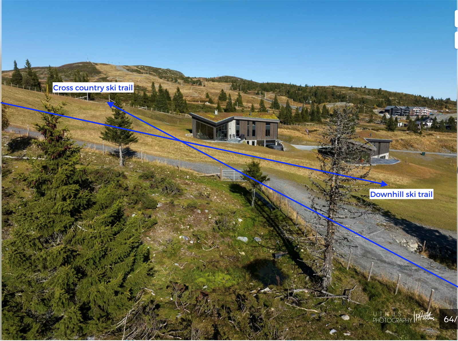 Bilde viser hvor skiløypene starter, like utenfor hytta Galleribilde