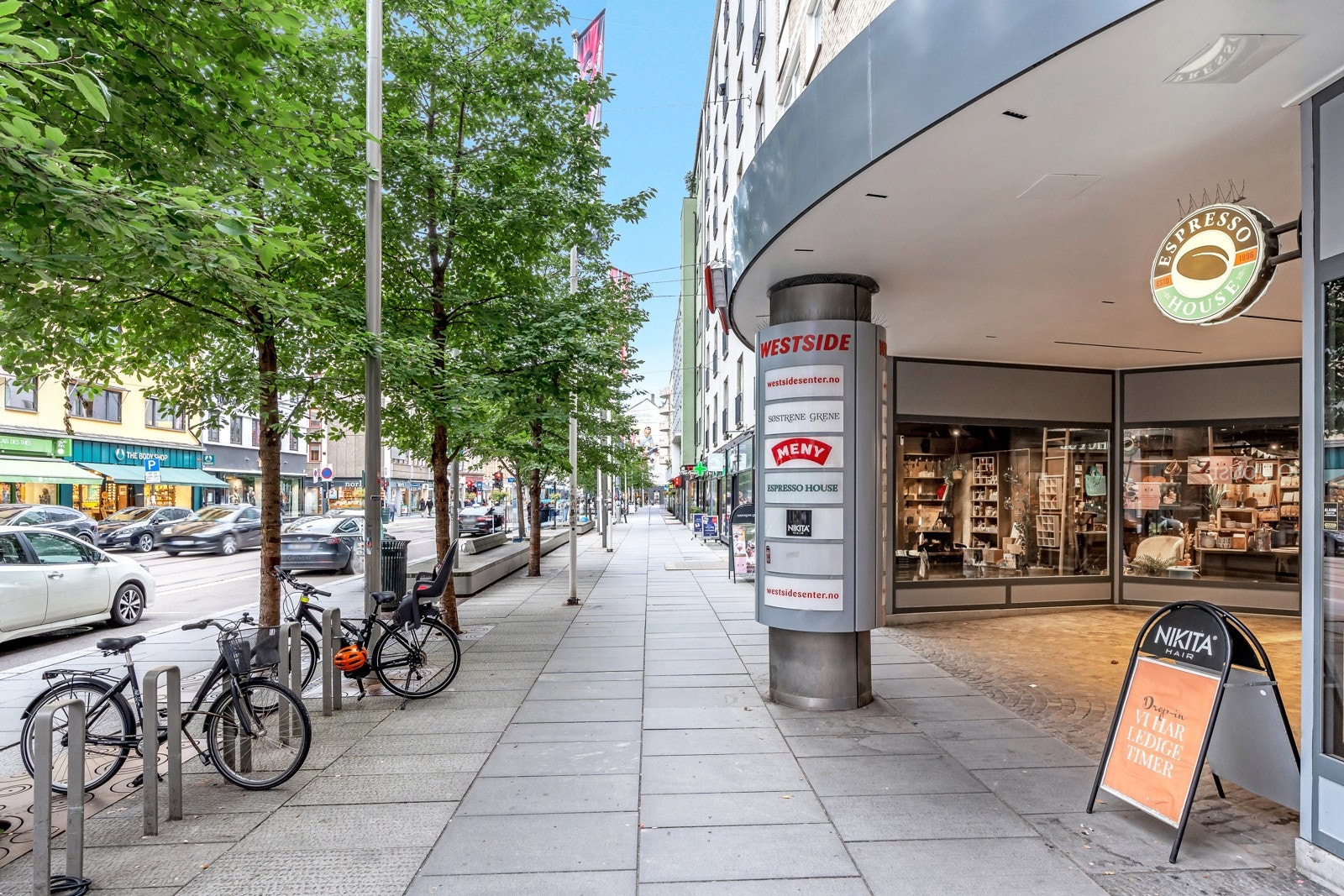 Det er alt du måtte trenge av butikker i nærheten, med bla. døgnåpen Joker rett over gaten, og Jacobs få kvartaler unna. Galleribilde