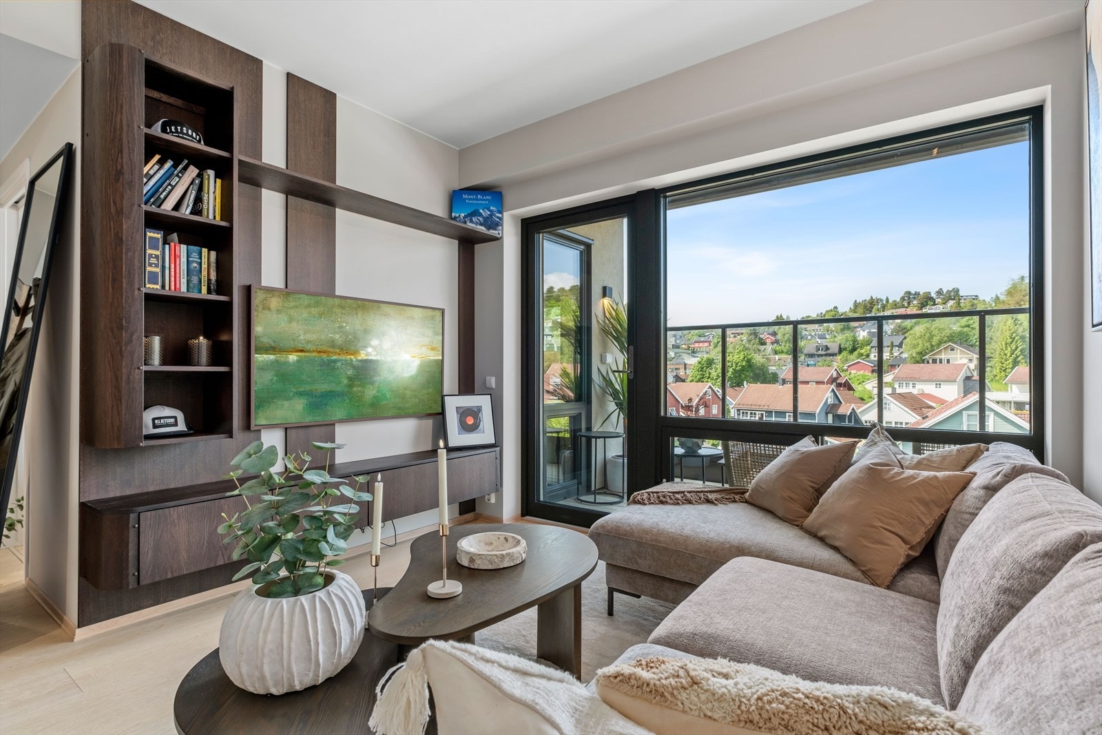 En lekker 3-roms leilighet fra 2024, med attraktiv beliggenhet i byggets 3. etasje Galleribilde