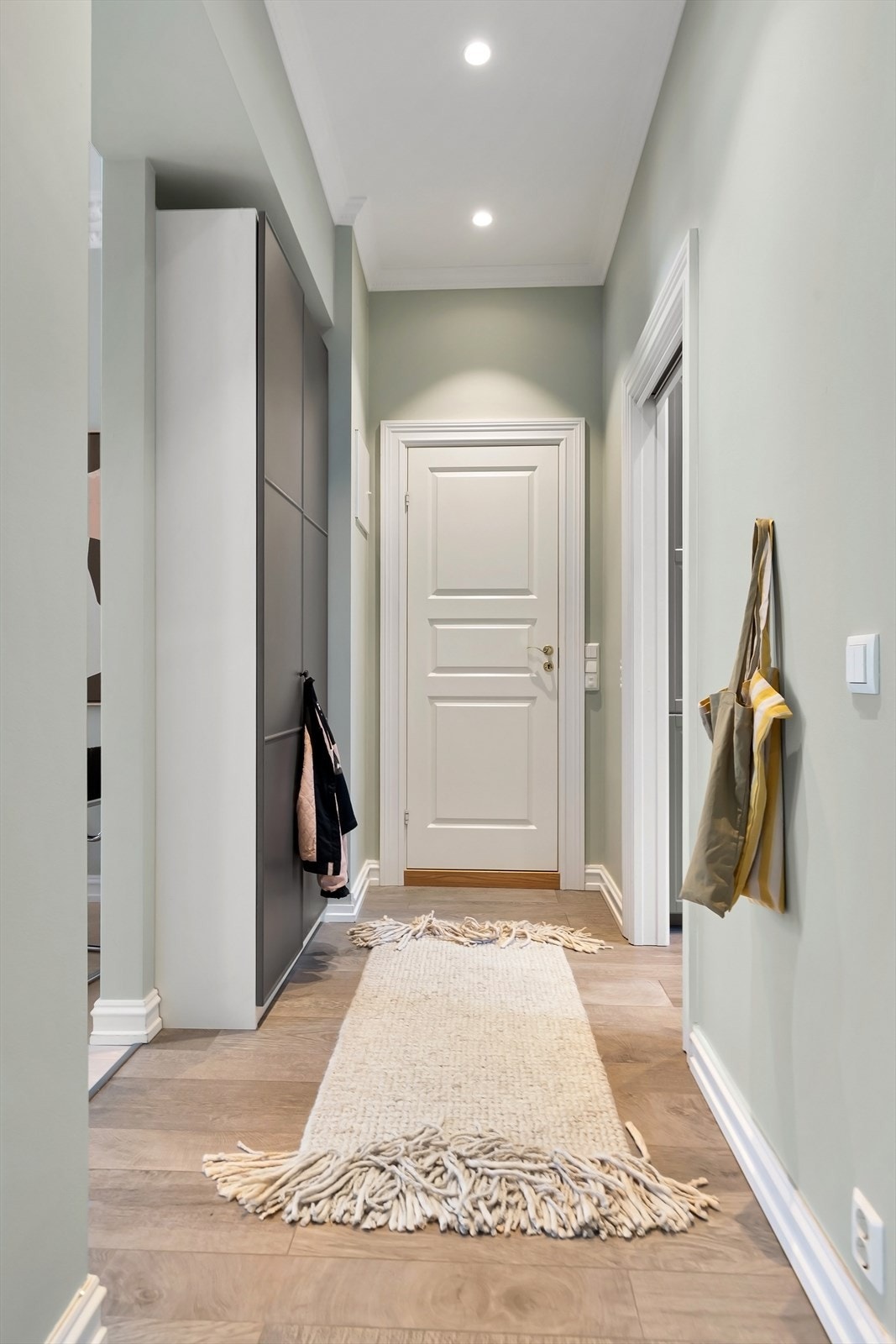 Entré med god oppbevaring. Velkommen til visning! Galleribilde