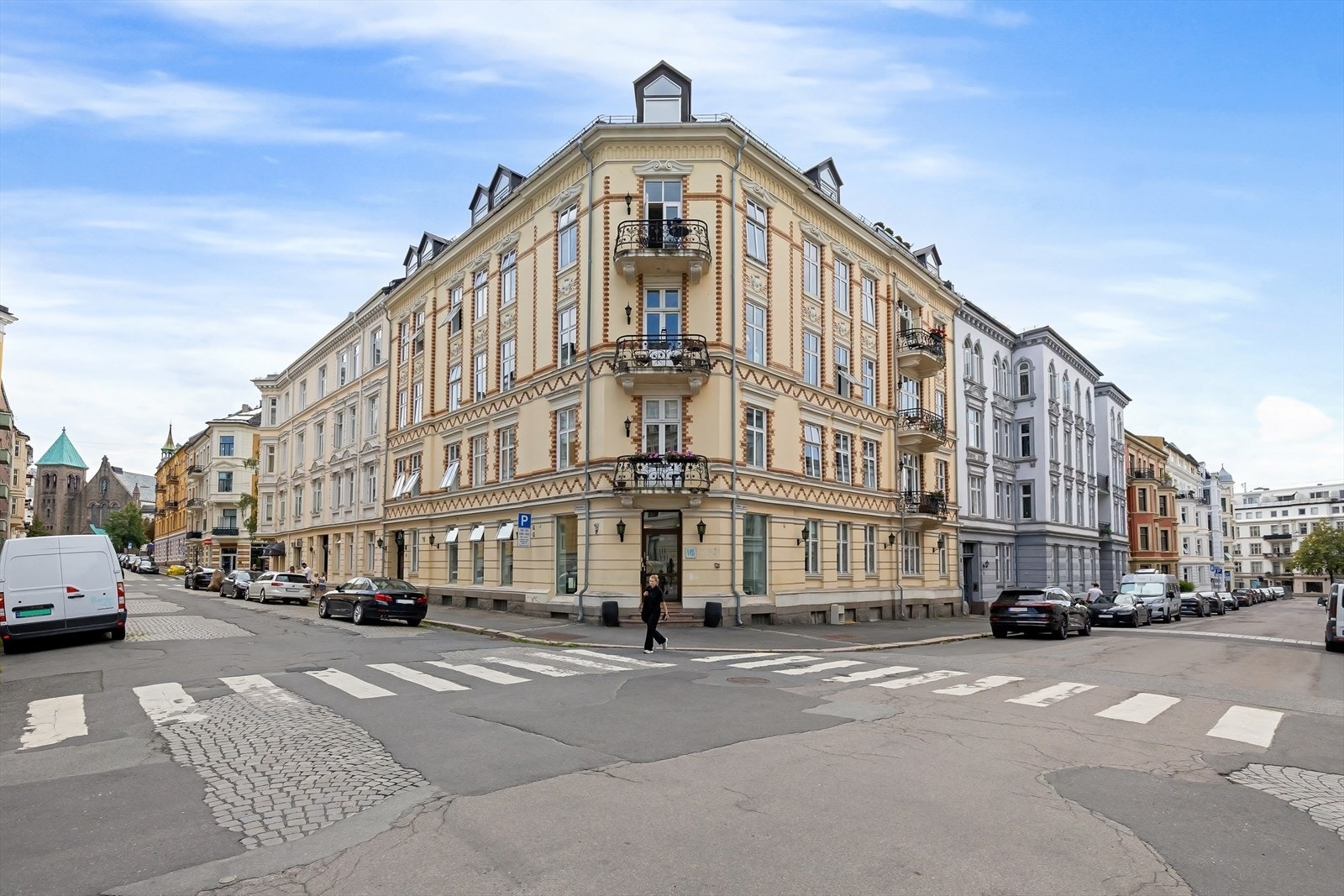 Nydelig fasade med lekre detaljer. Galleribilde