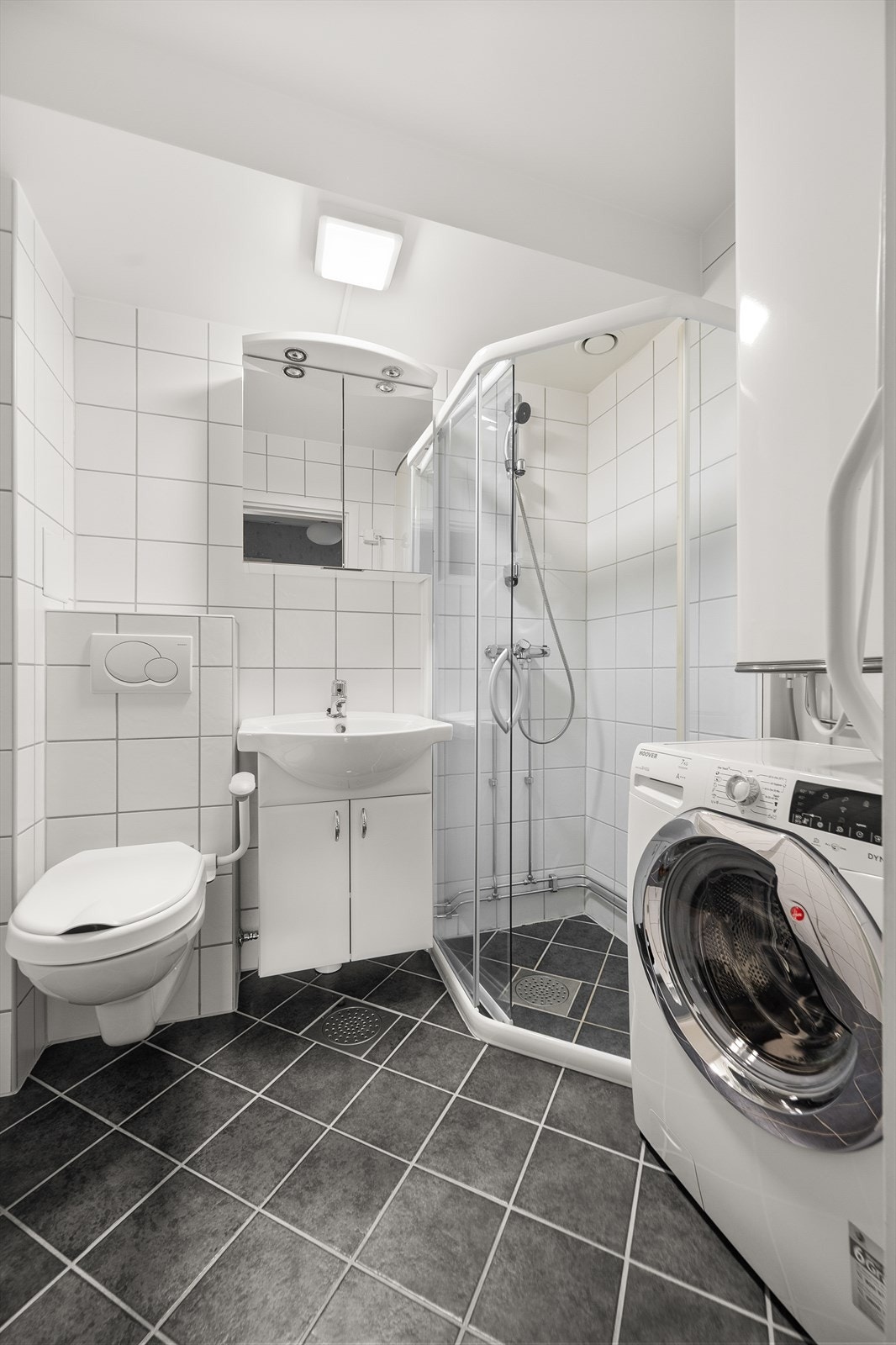 Flislag bad med gulvvarme pusset opp i regi av borettslaget i 2008. Galleribilde