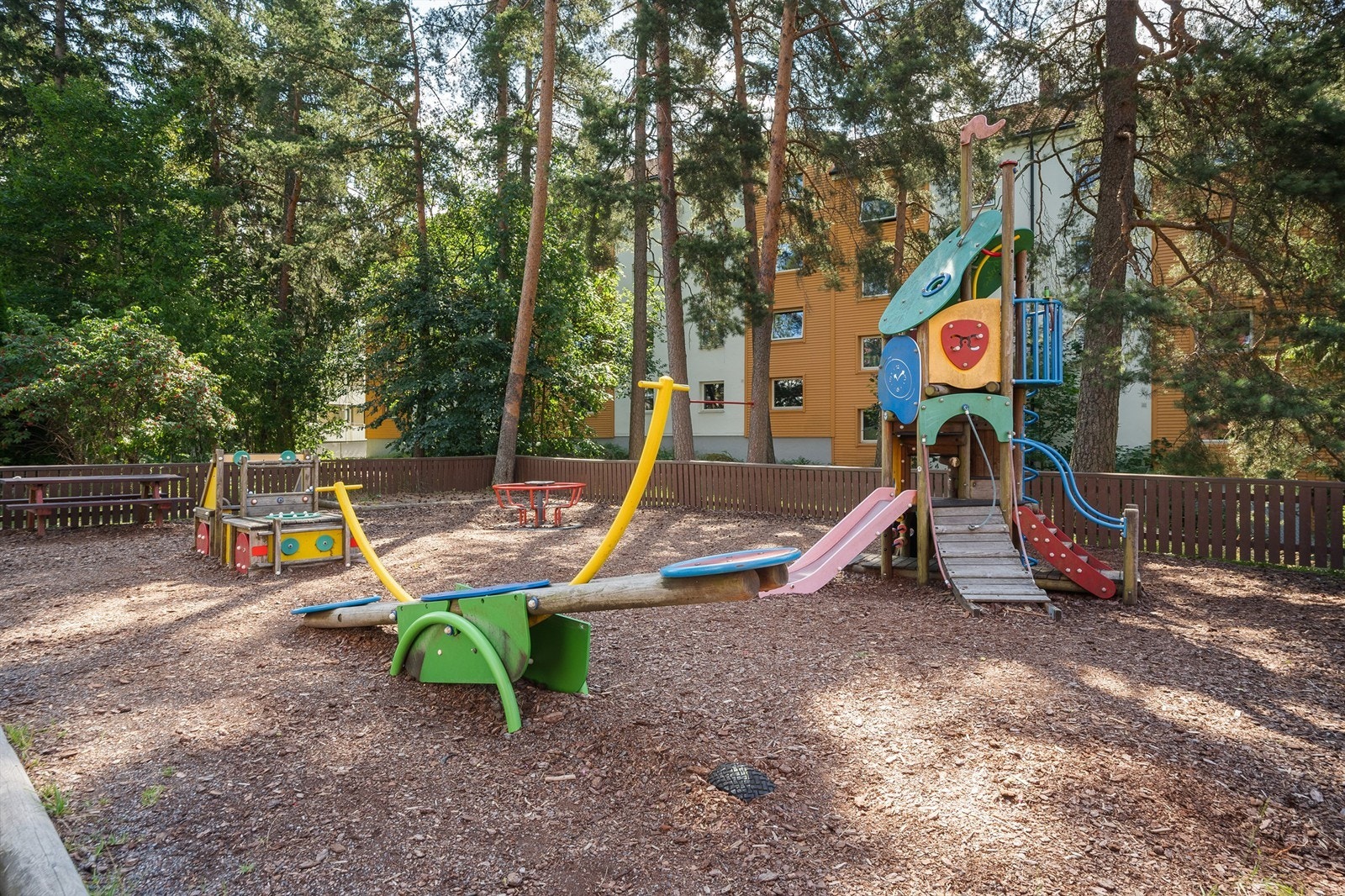 Det er flere lekeplasser for de minste i området. Galleribilde