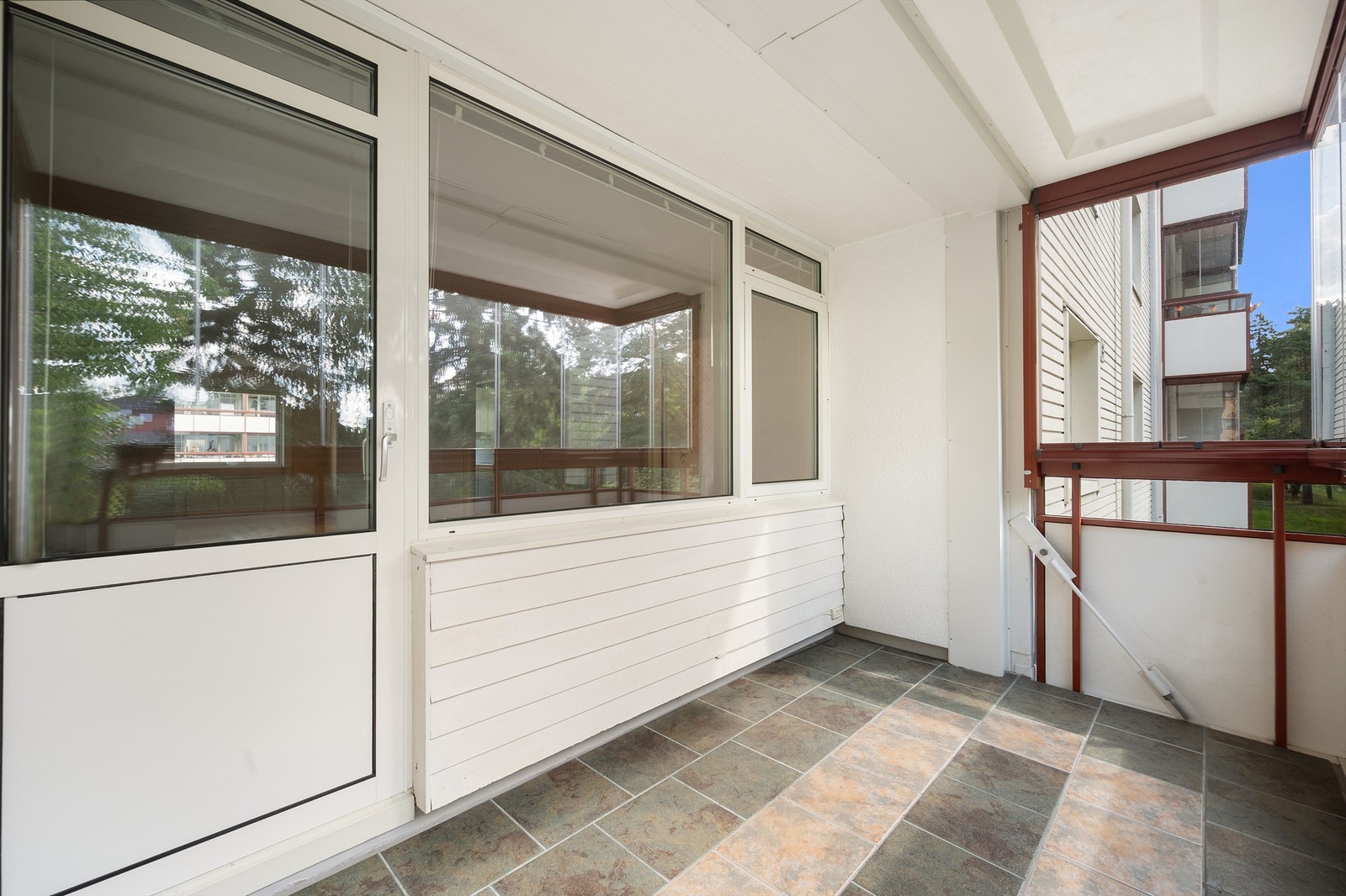 God plass til utemøbler og grill. Galleribilde