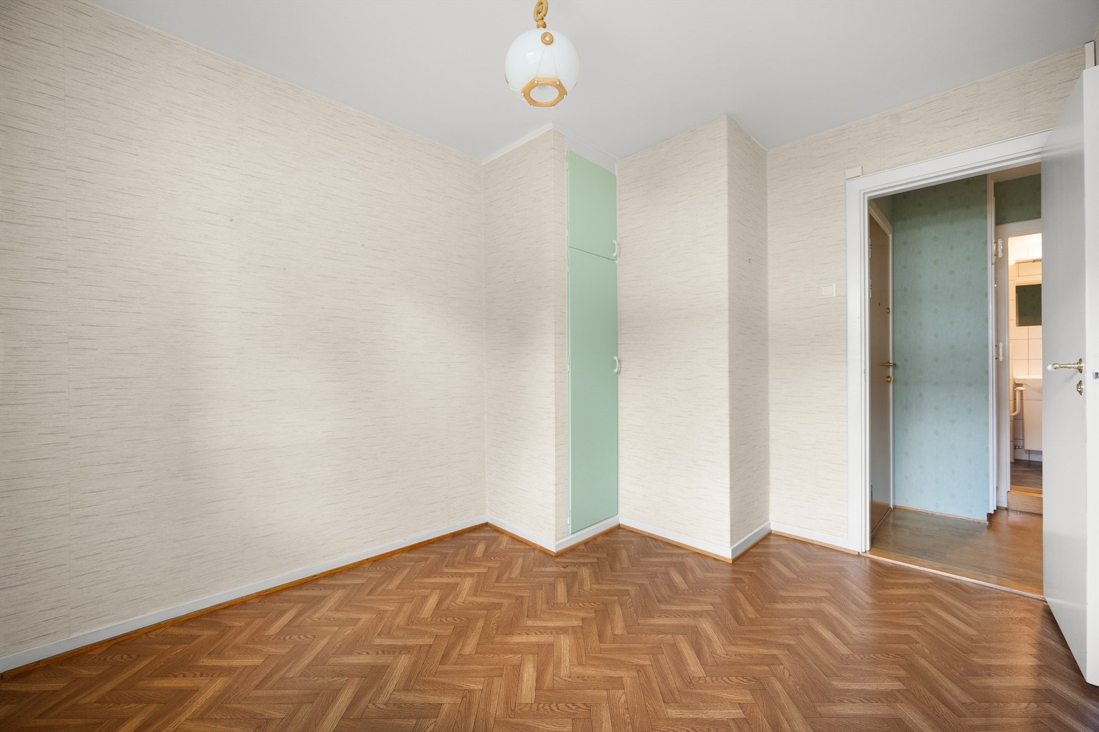 Her er det god plass til seng, skrivebord, eller annet ønskelig møblement. Galleribilde