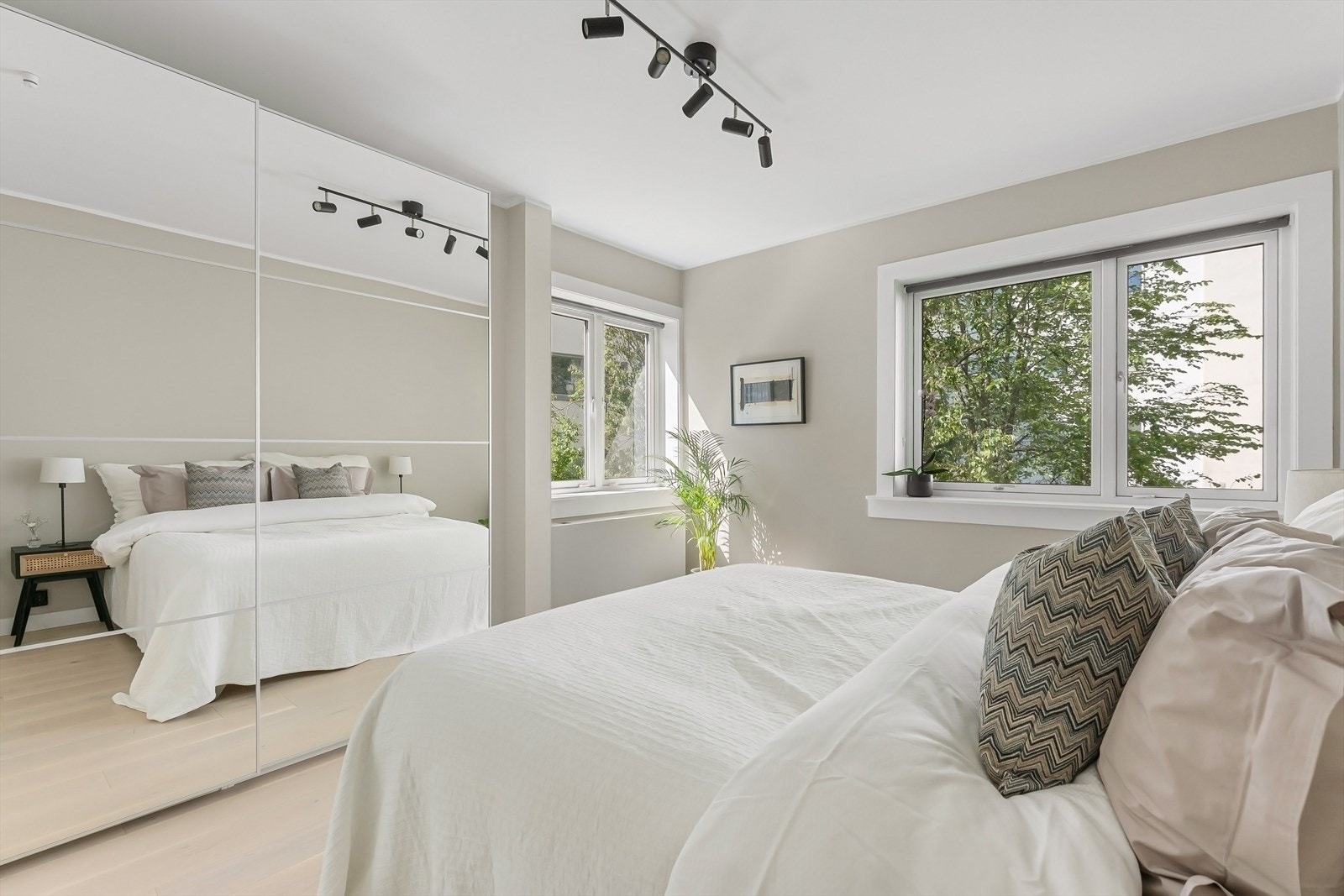 God plass til garderobeskap. Galleribilde
