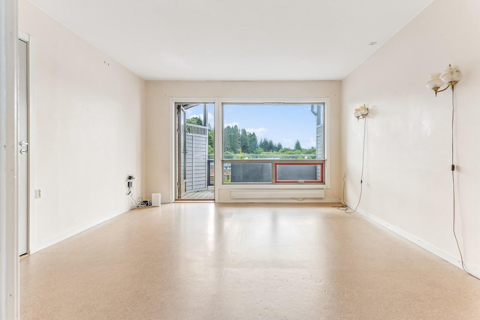 Stue med utgang til balkong. Galleribilde