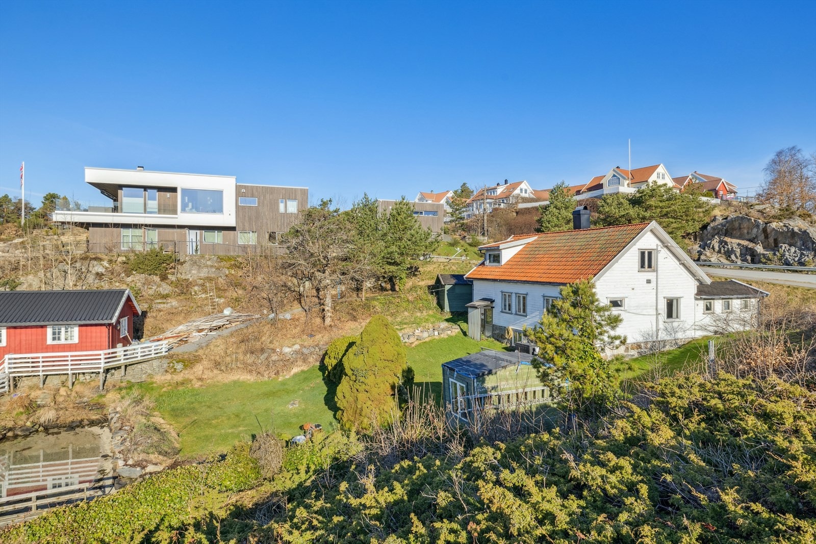 Tomten er på rett under 2 mål, så her har du god boltringsplass! Galleribilde